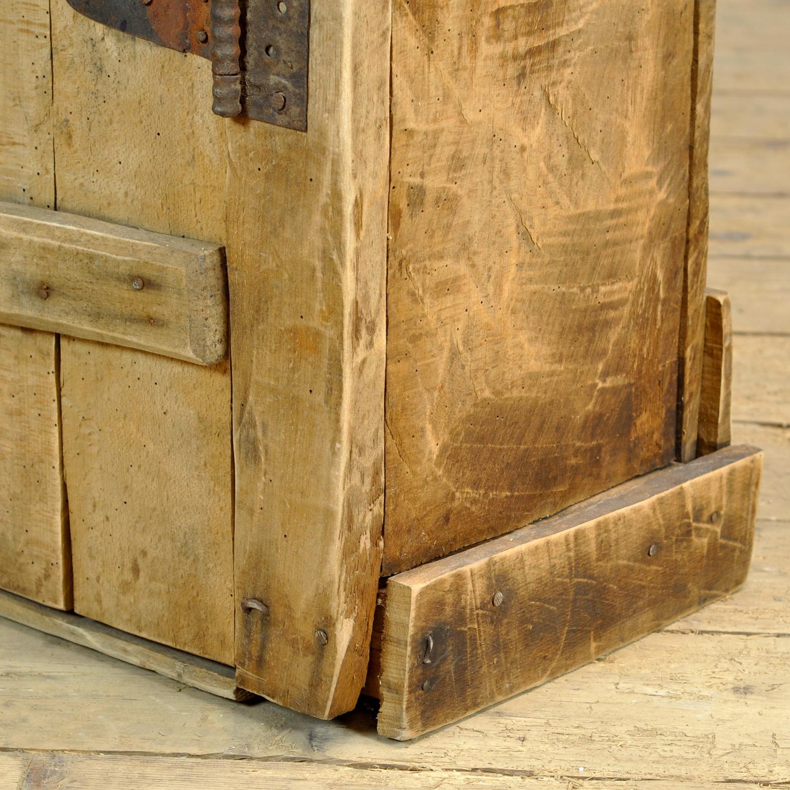 Armoire Wabi Sabi en hêtre, années 1850 en vente 1