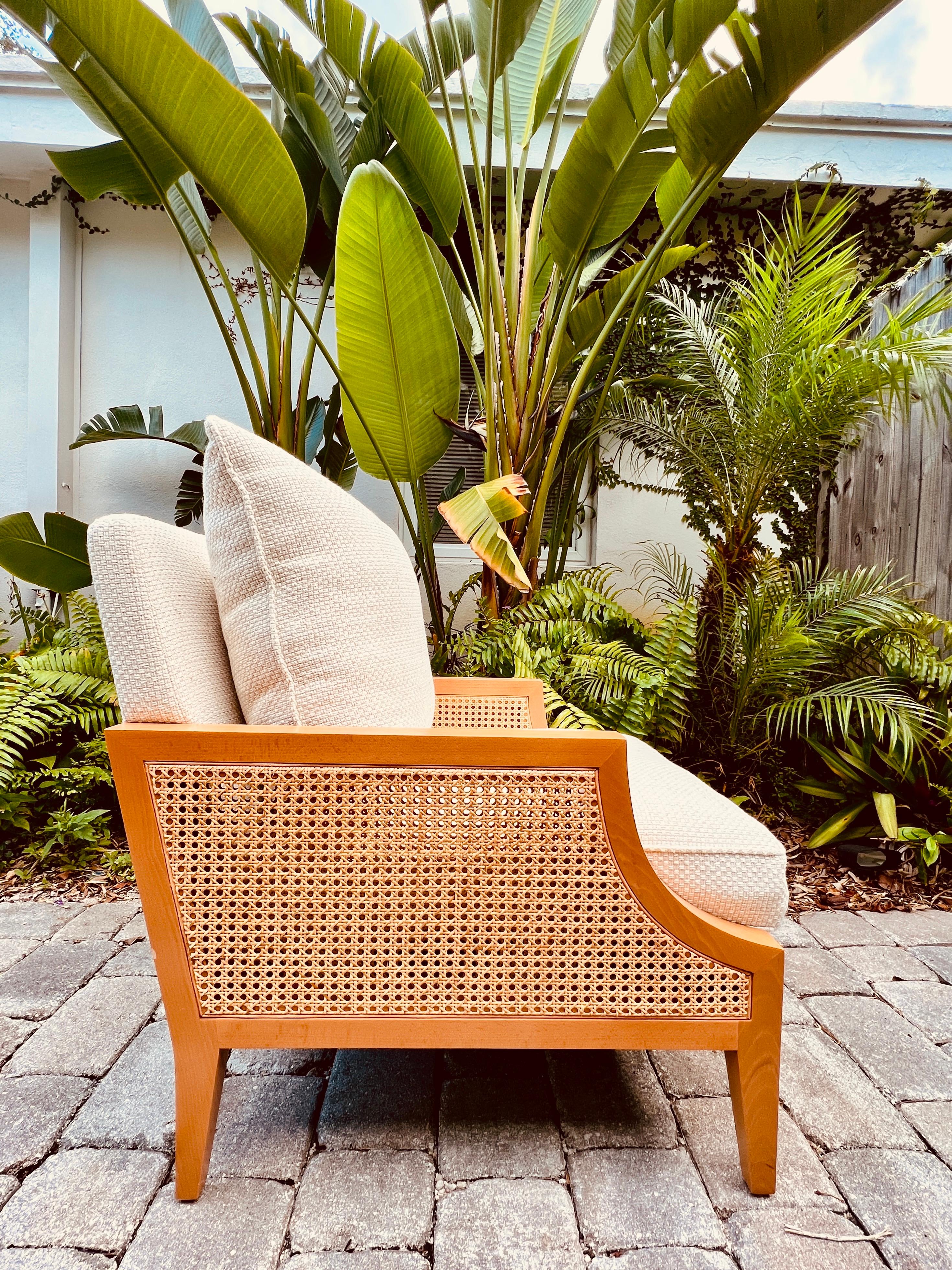 Fait main Fauteuil de salon en canne et bois de hêtre tissé en panier ivoire de Pierre Frey en vente