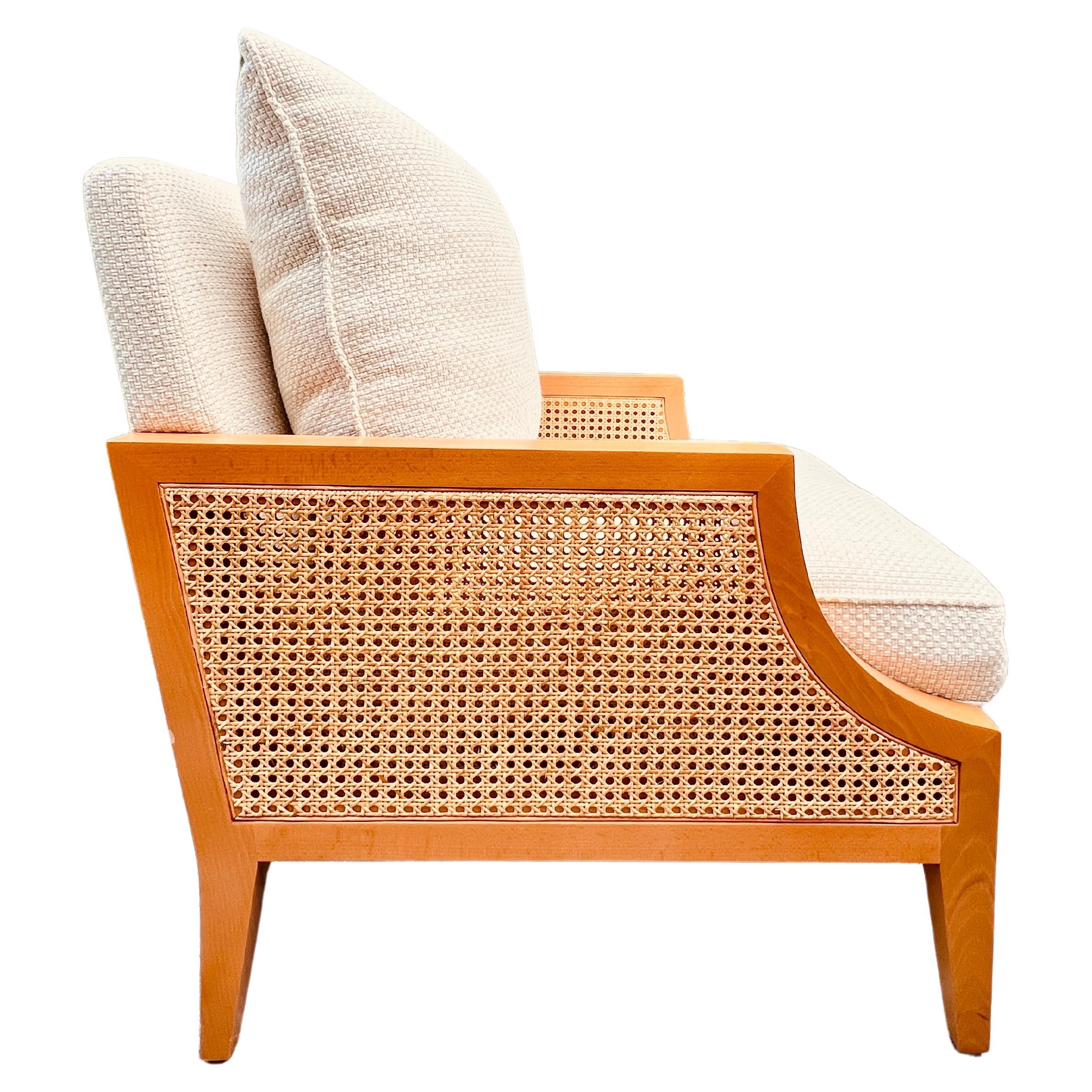 Fauteuil de salon en canne et bois de hêtre tissé en panier ivoire de Pierre Frey en vente