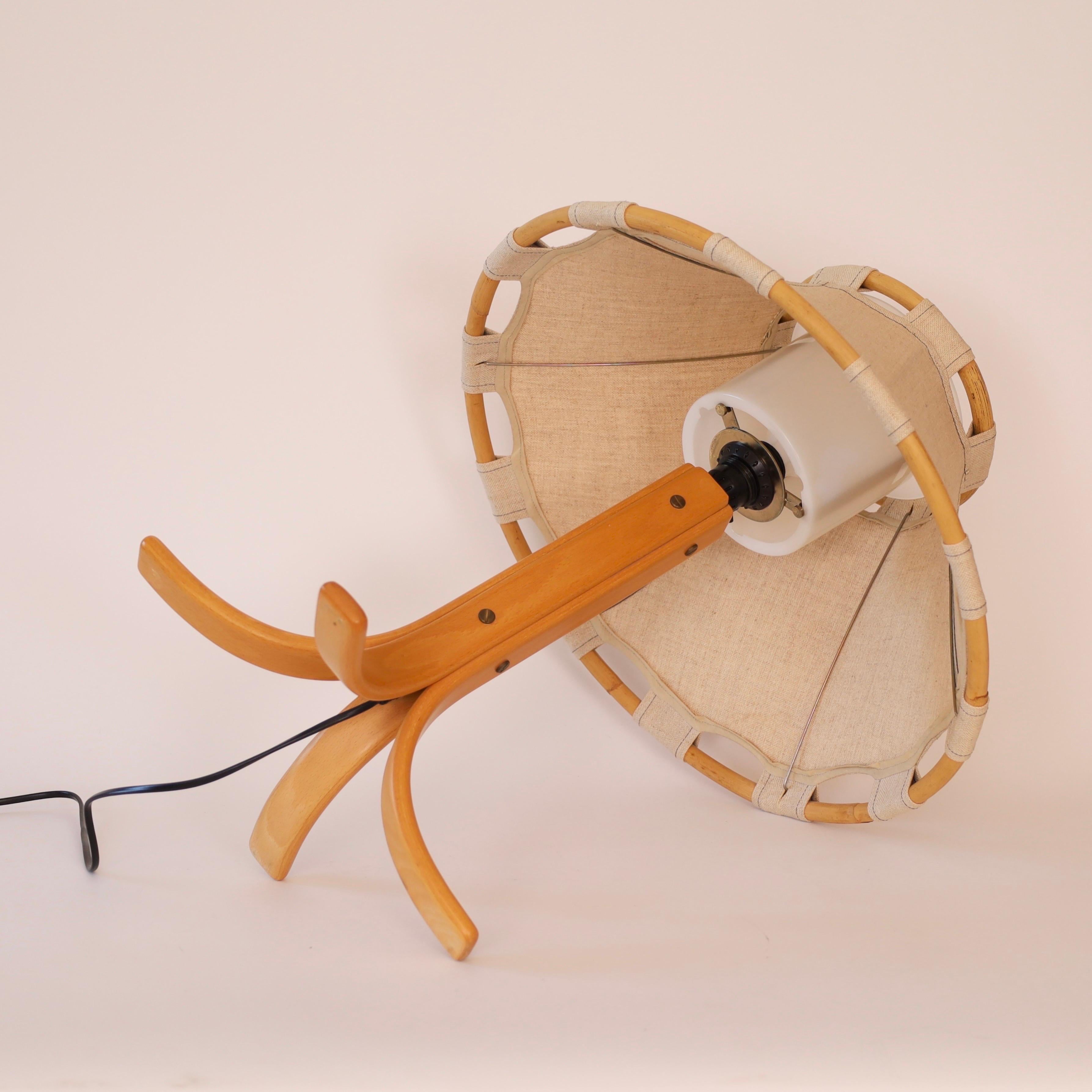 Fin du 20e siècle Lampe de bureau en bois de hêtre et toile d'Anna Ehrner pour Atelje Lyktan, 1970, Suède en vente