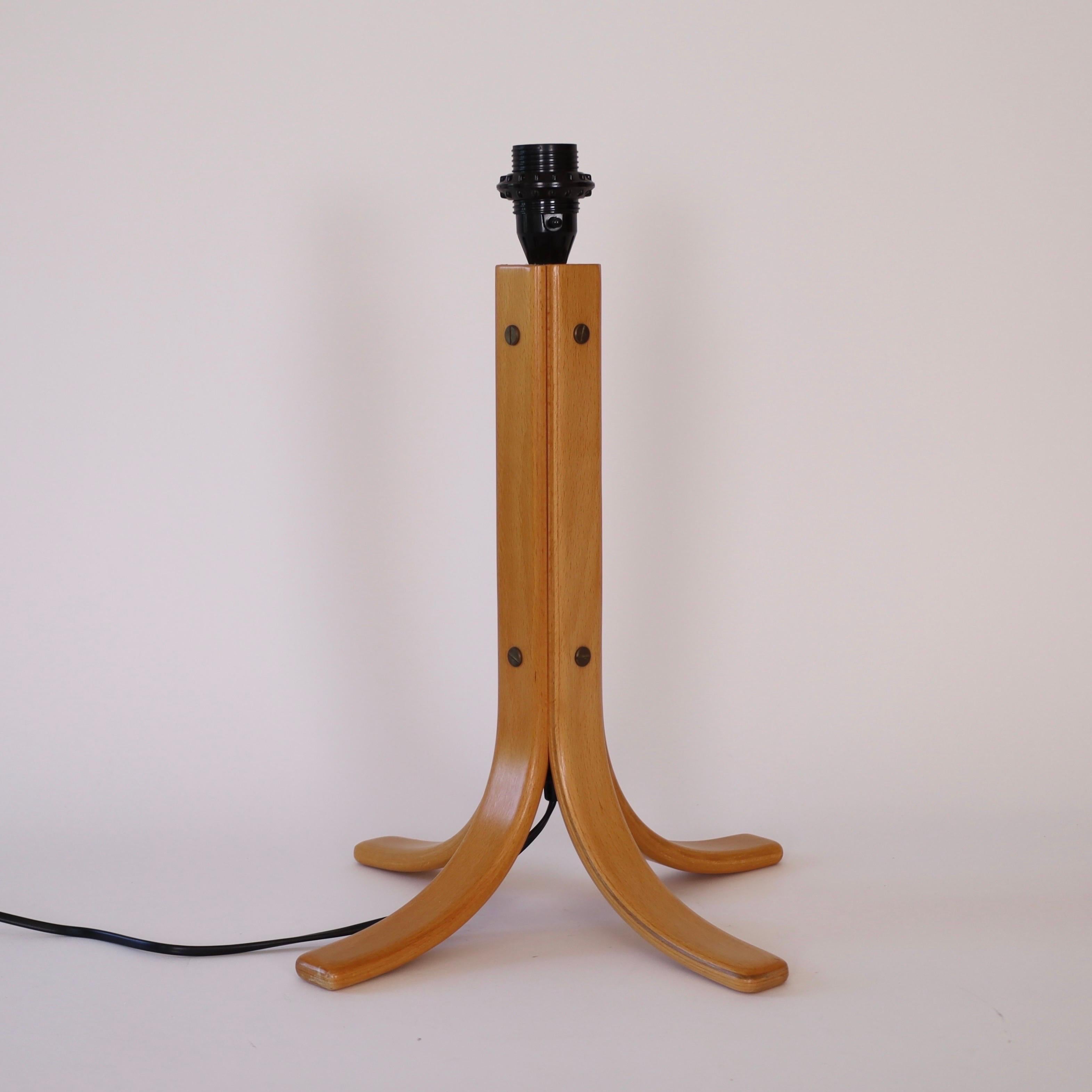Bois cintré Lampe de bureau en bois de hêtre et toile d'Anna Ehrner pour Atelje Lyktan, 1970, Suède en vente