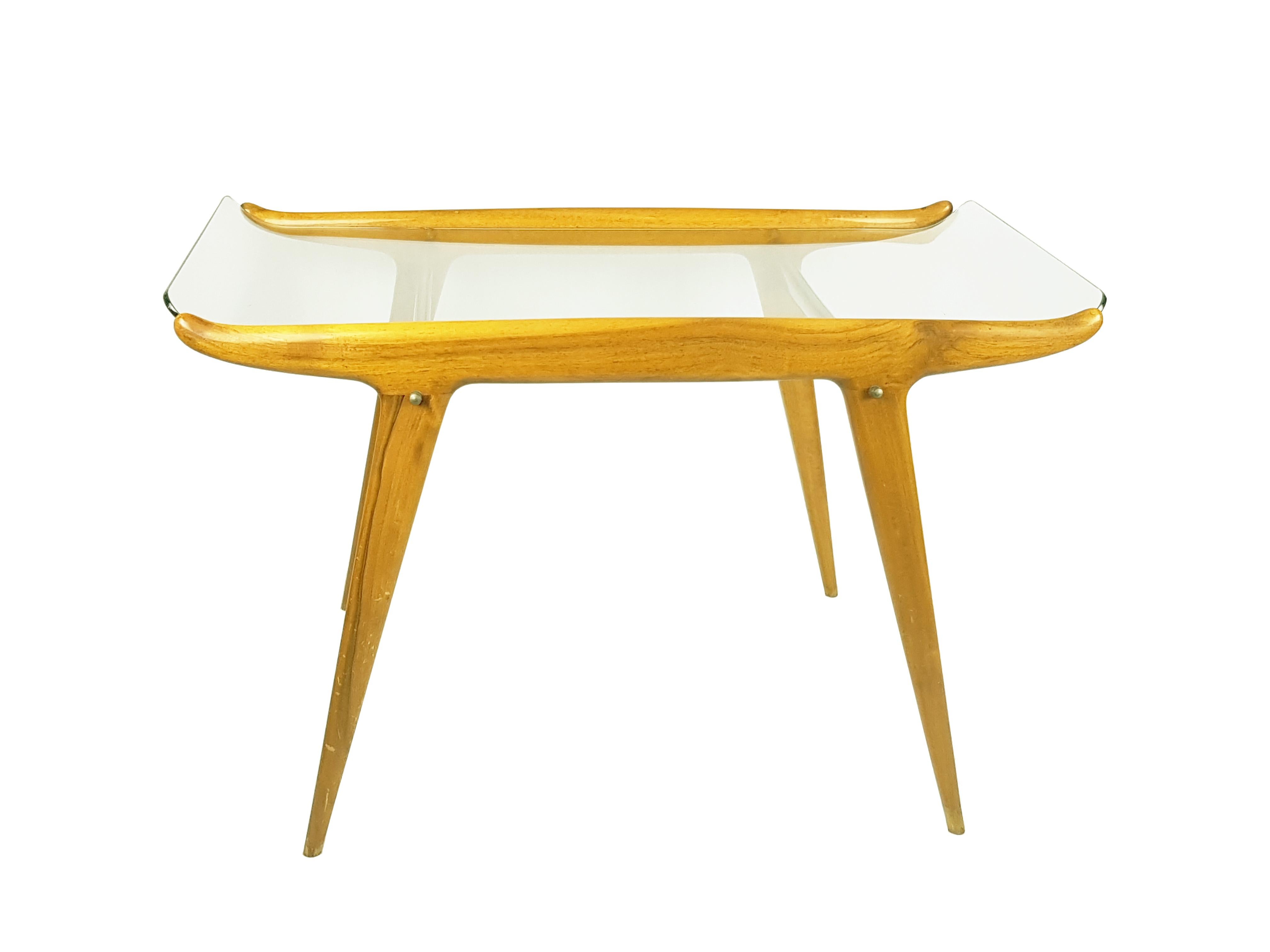 Sculpté à la main Table basse en bois de Beeche et verre bombé Mid Century Modern dans le style de Font. en vente