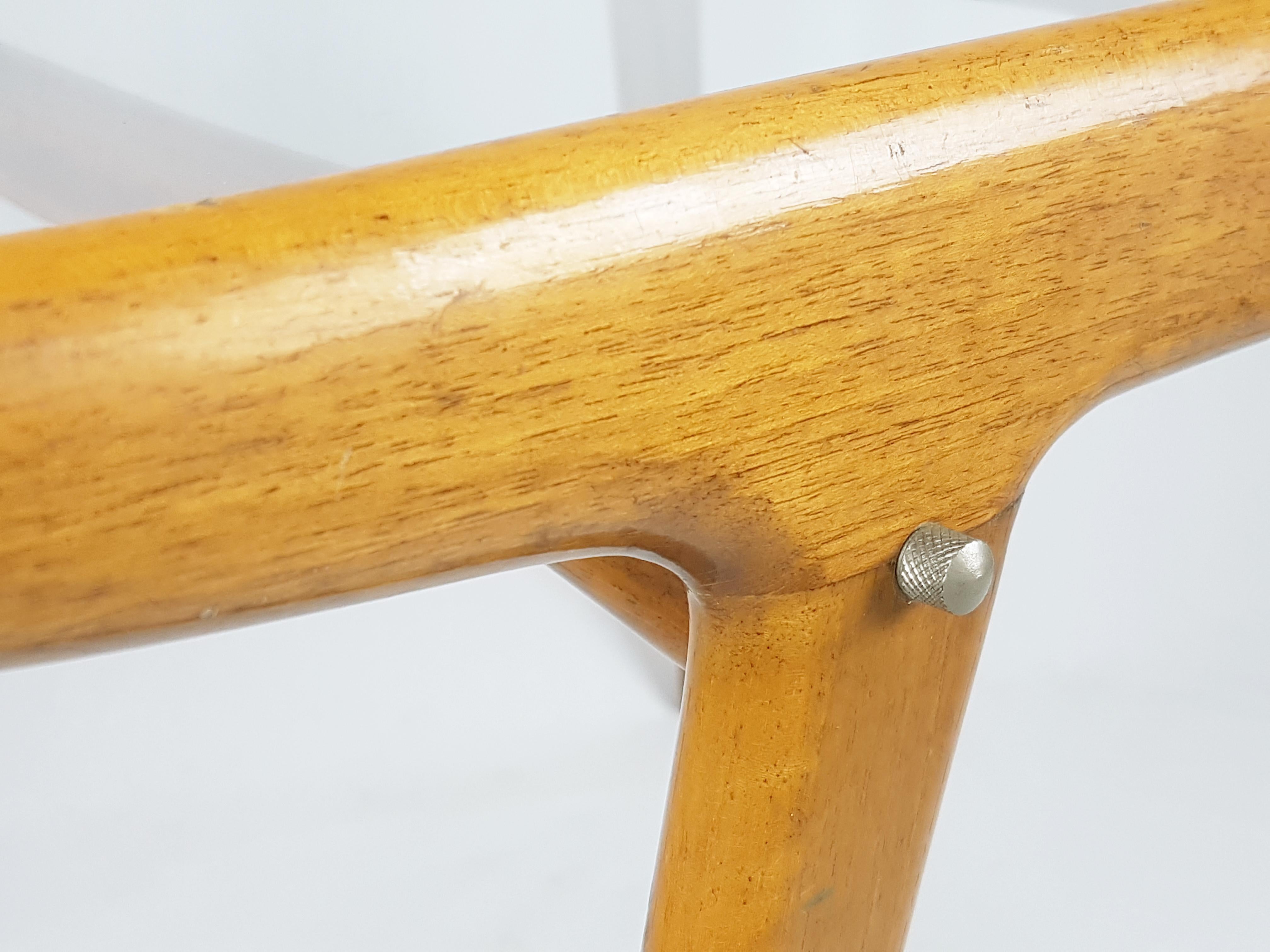 Verre Table basse en bois de Beeche et verre bombé Mid Century Modern dans le style de Font. en vente