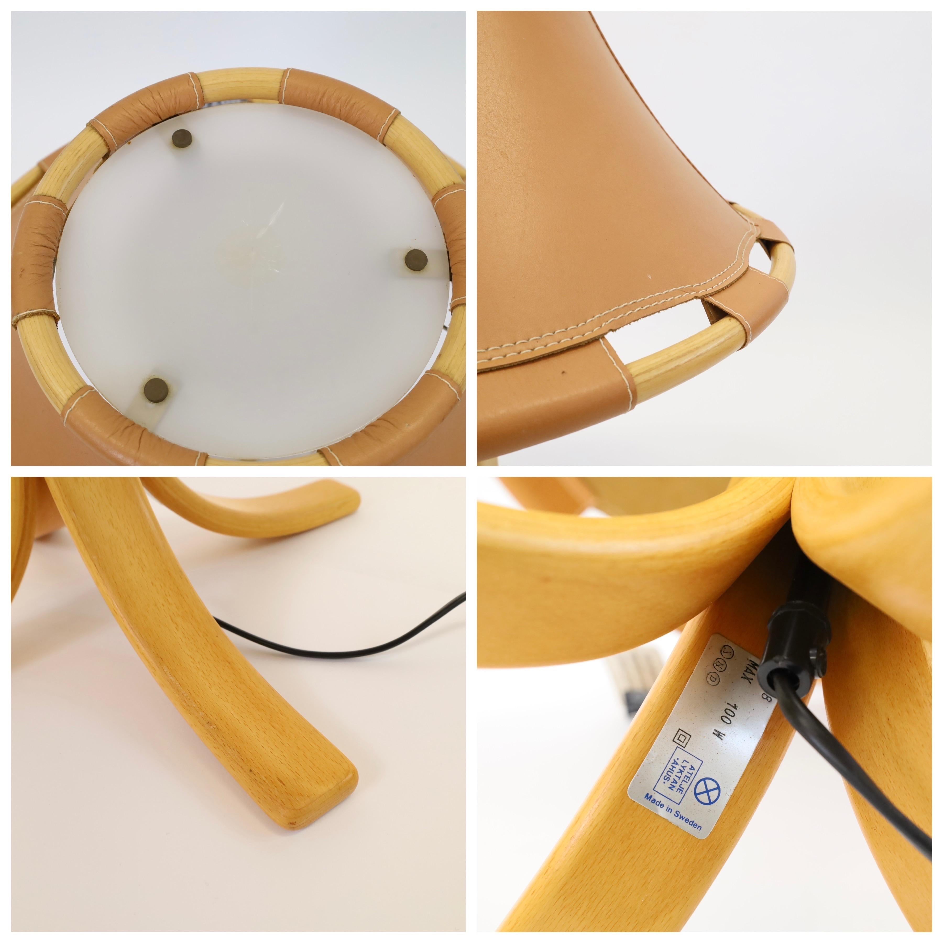 Beech wood and leather Desk Lamp by Anna Ehrner for Atelje Lyktan, 1970s, Sweden For Sale 4