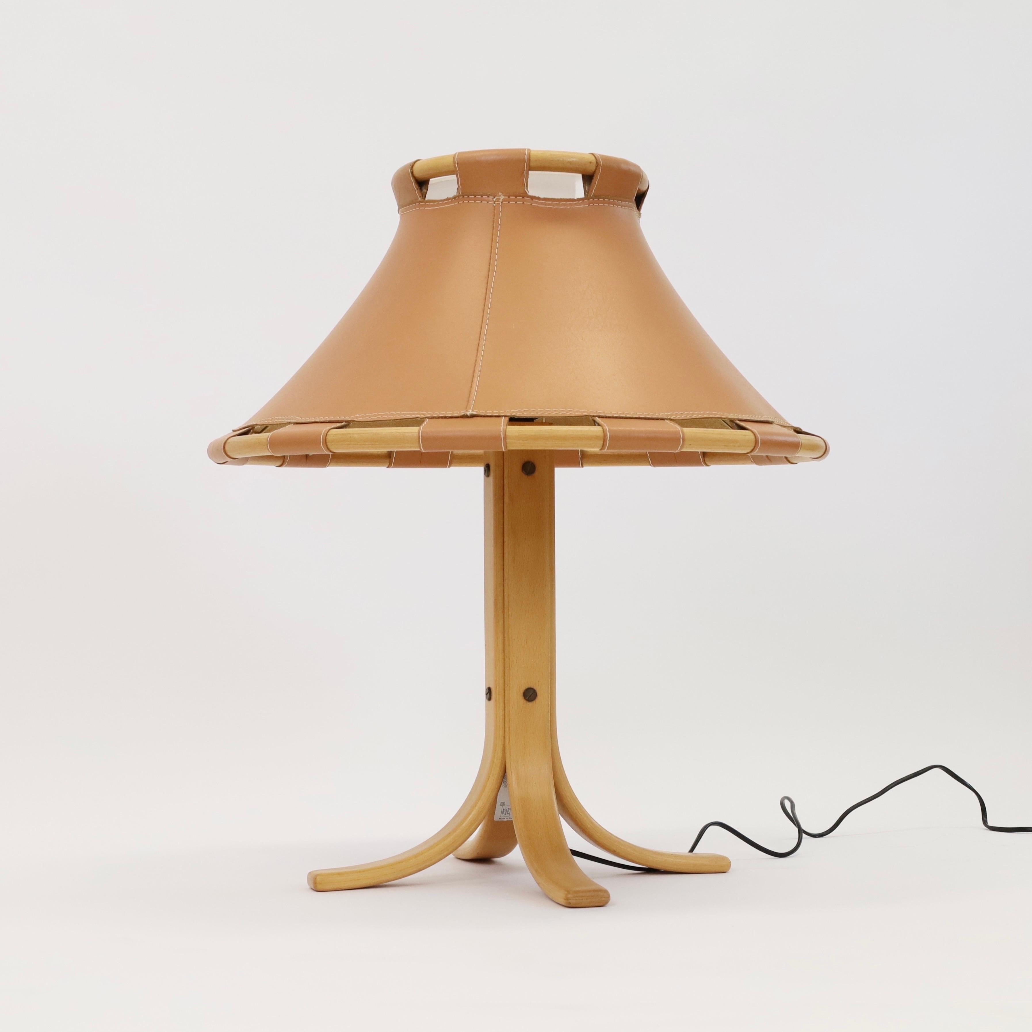 Bois cintré Lampe de bureau en bois de hêtre et cuir d'Anna Ehrner pour Atelje Lyktan, 1970, Suède en vente
