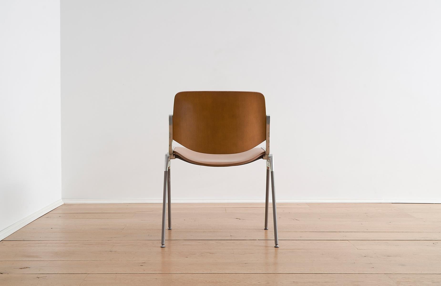 Beech Wood Castelli DSC 106 Stacking Chairs by Giancarlo Piretti, Italy In Good Condition In Brooklyn, NY