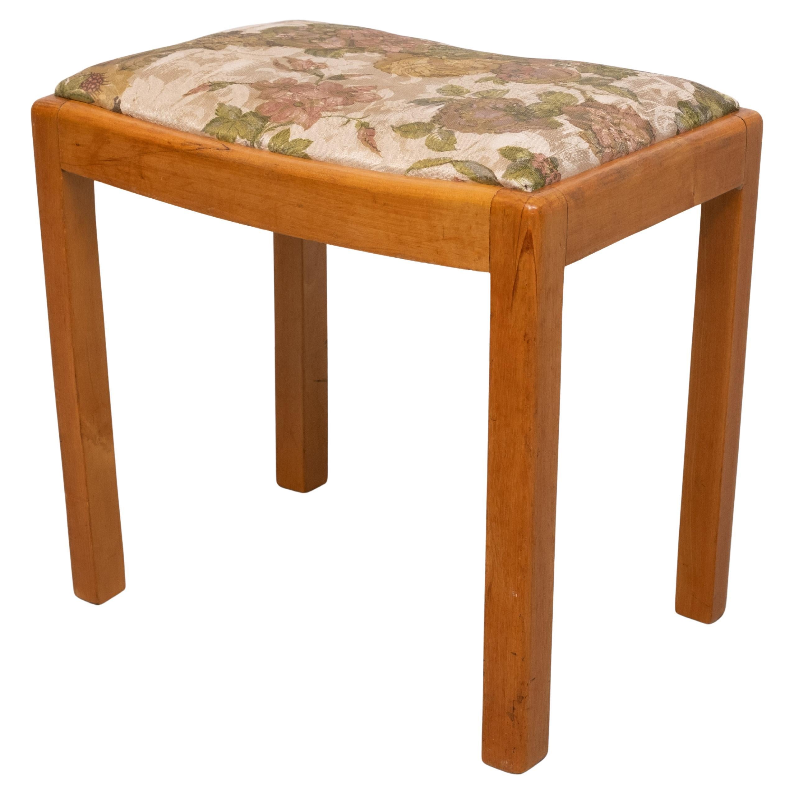 Fußhocker oder Ottomane aus massivem Buchenholz mit einer Seide. 
Blumen-Polsterung . 1950er Jahre Niederländisch  .guter Zustand  