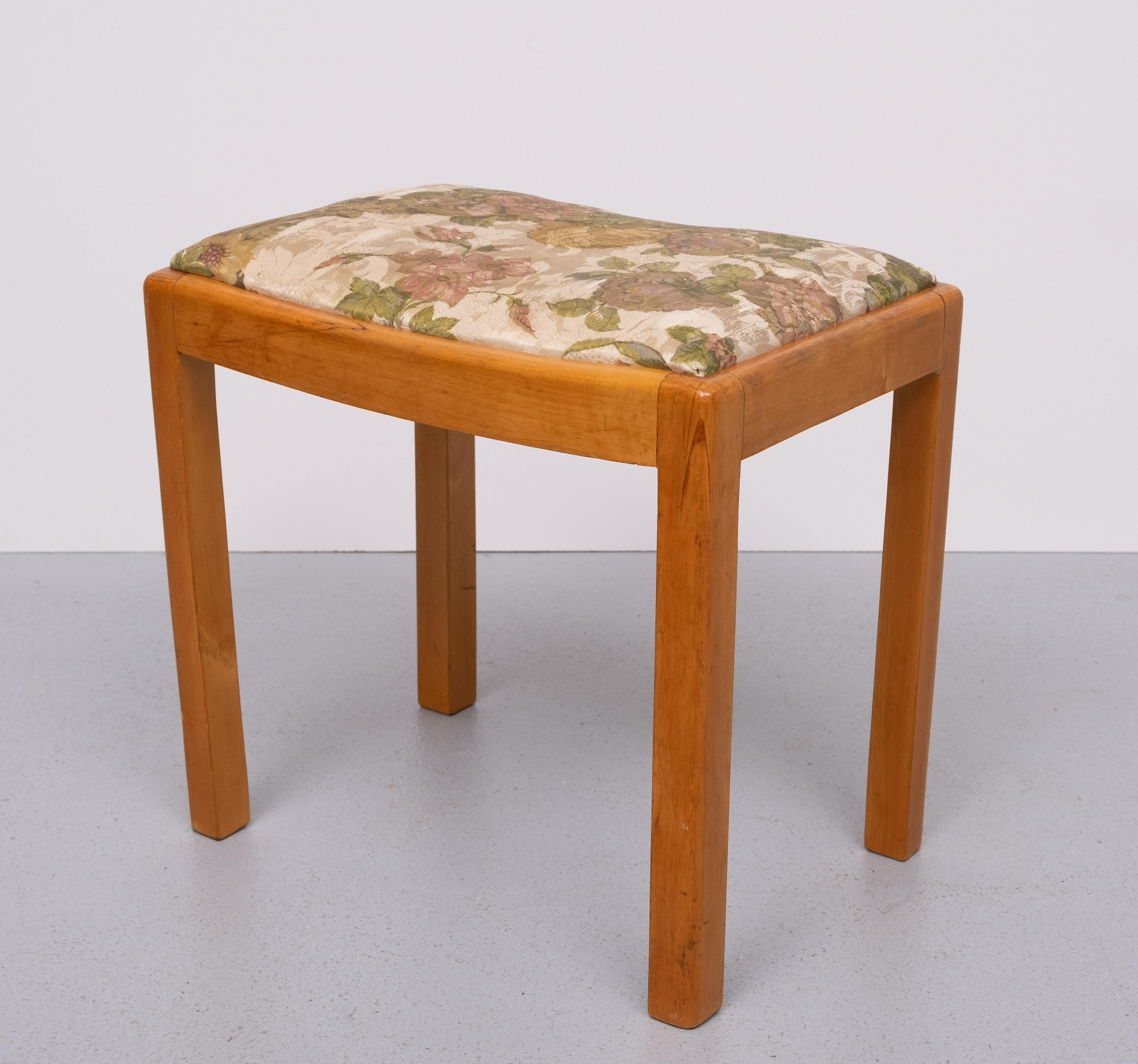 Buchenholz  Fußhocker  1950er Jahre Niederländisch (Moderne der Mitte des Jahrhunderts) im Angebot