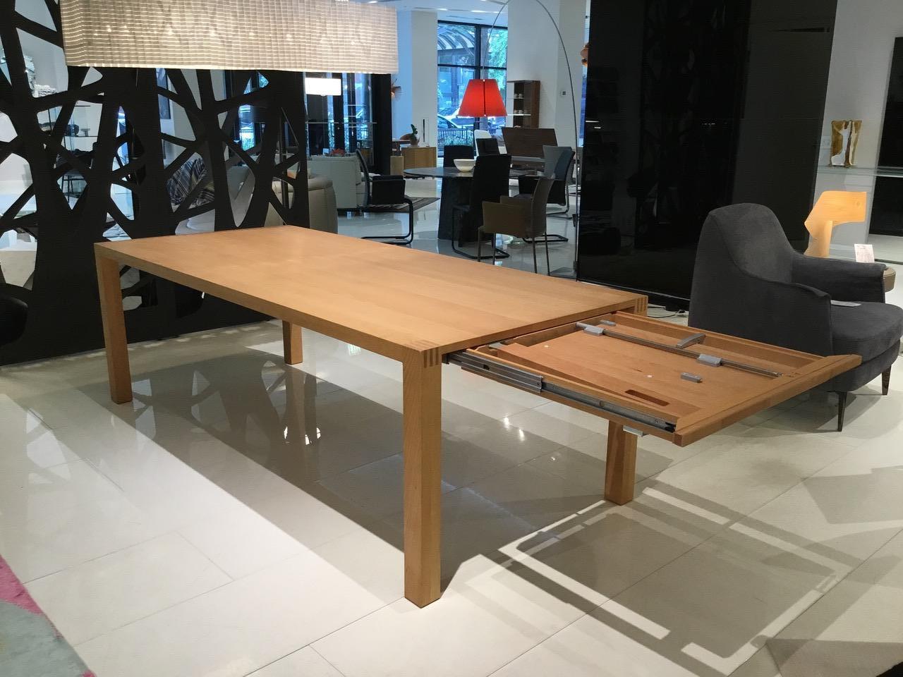 Extending table in beechwood with integrated 23.6