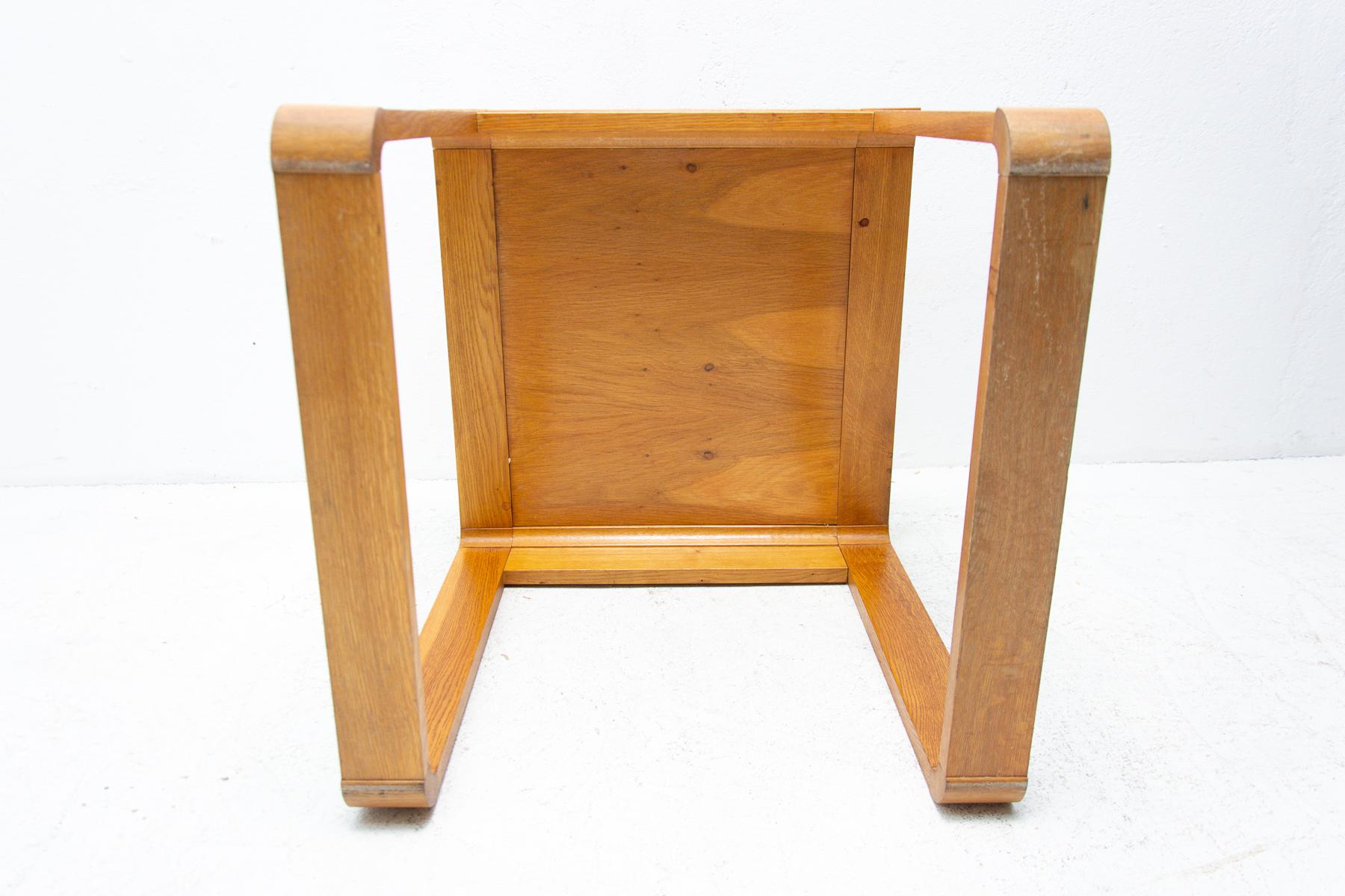 Table basse en bois de hêtre, Tchécoslovaquie, années 1970 en vente 4