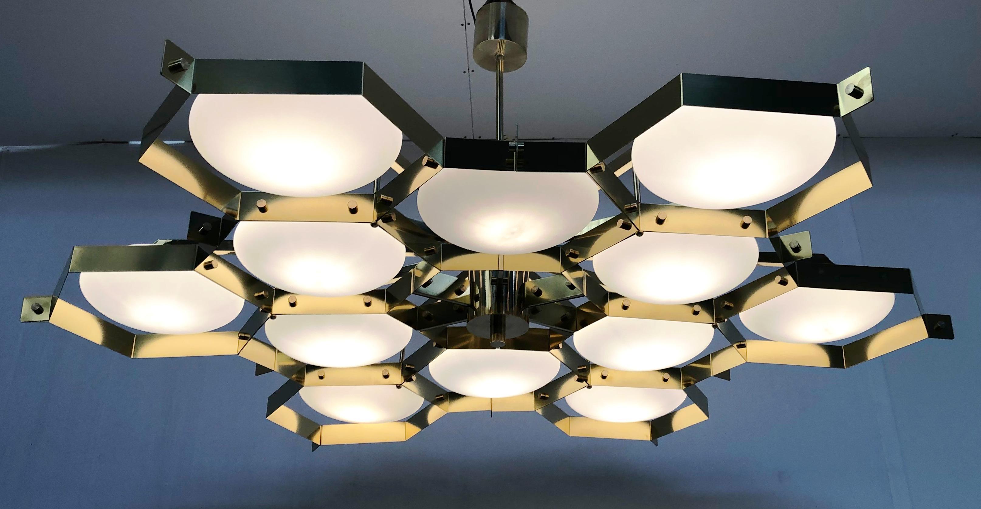 Ottone Lampadario Beehive di Fabio Ltd in vendita