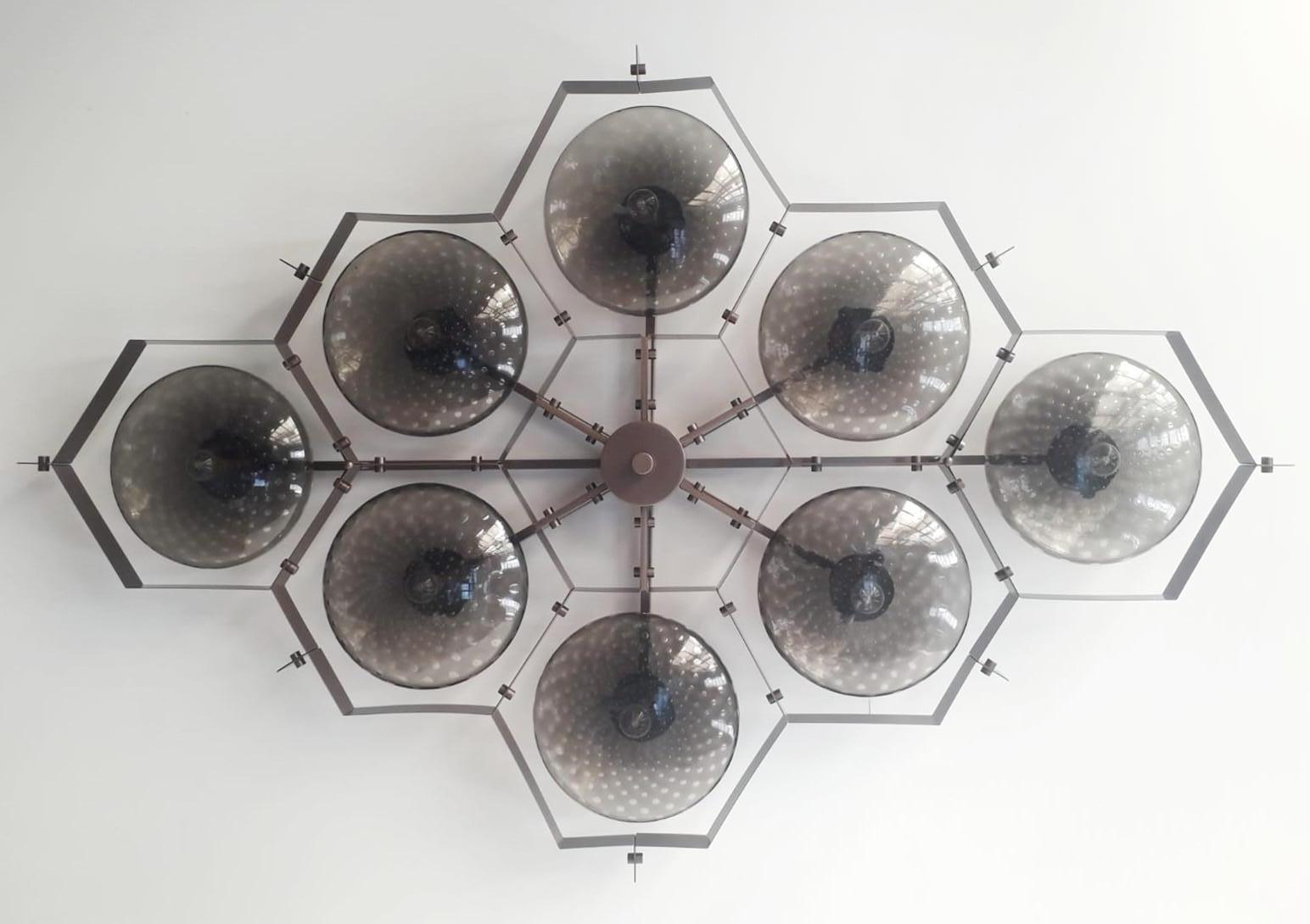 Encastré italien avec abat-jour en verre de Murano monté sur une monture en laiton massif / Fabriqué en Italie
Conçu par Fabio Ltd, inspiré par les styles Angelo Lelli et Arredoluce.
8 lampes / type E12 ou E14 / max 40W chacune
Longueur : 69 pouces