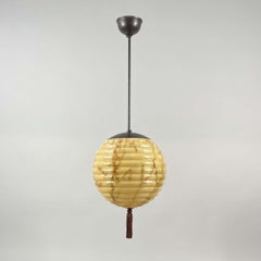 Ciondolo a sfera in vetro opalino e ottone brunito Beehive, Germania, anni '30