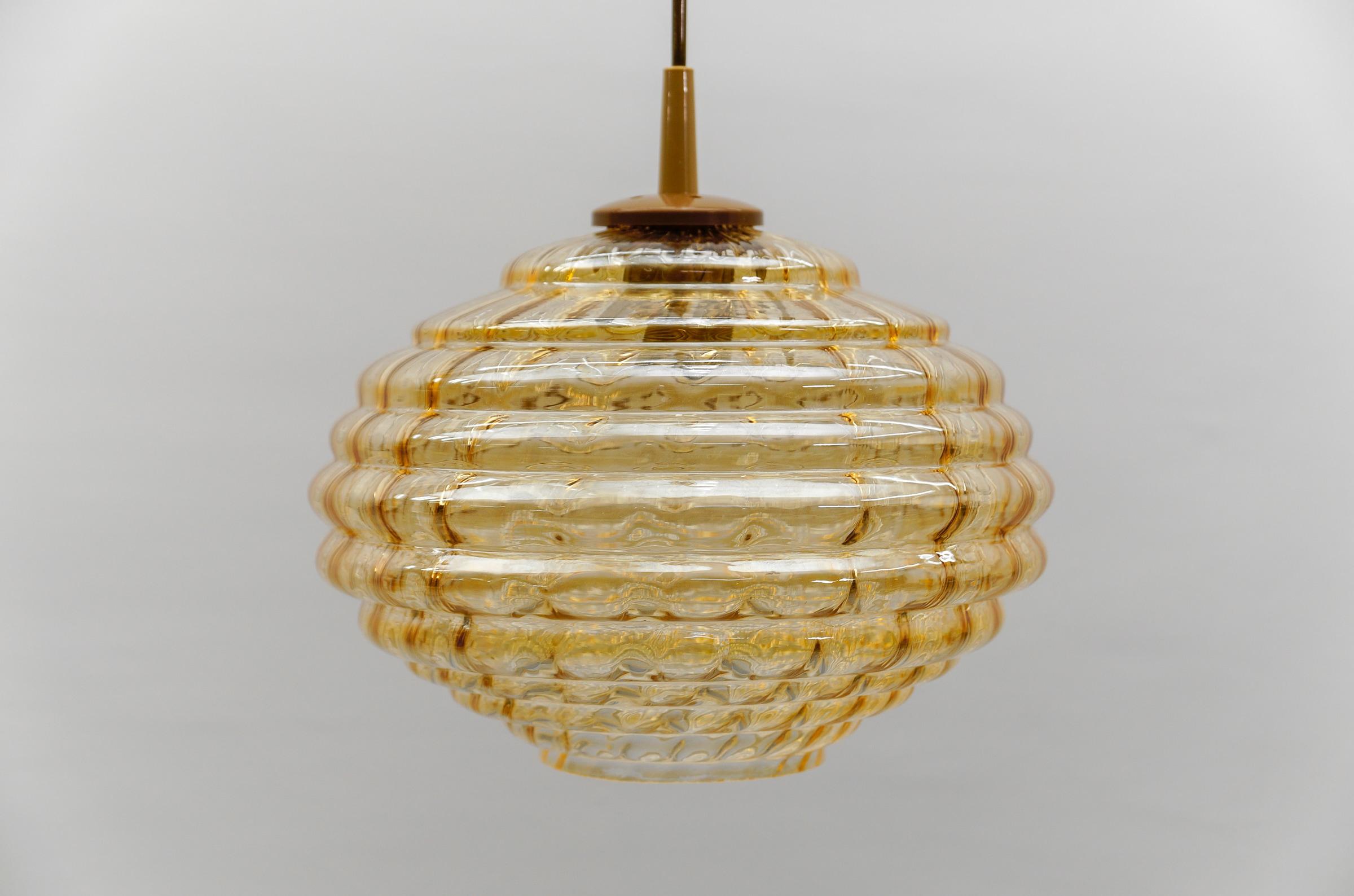 Lampada a sospensione in vetro ambrato Bee's Nest, Germania, 1960 in vendita 7