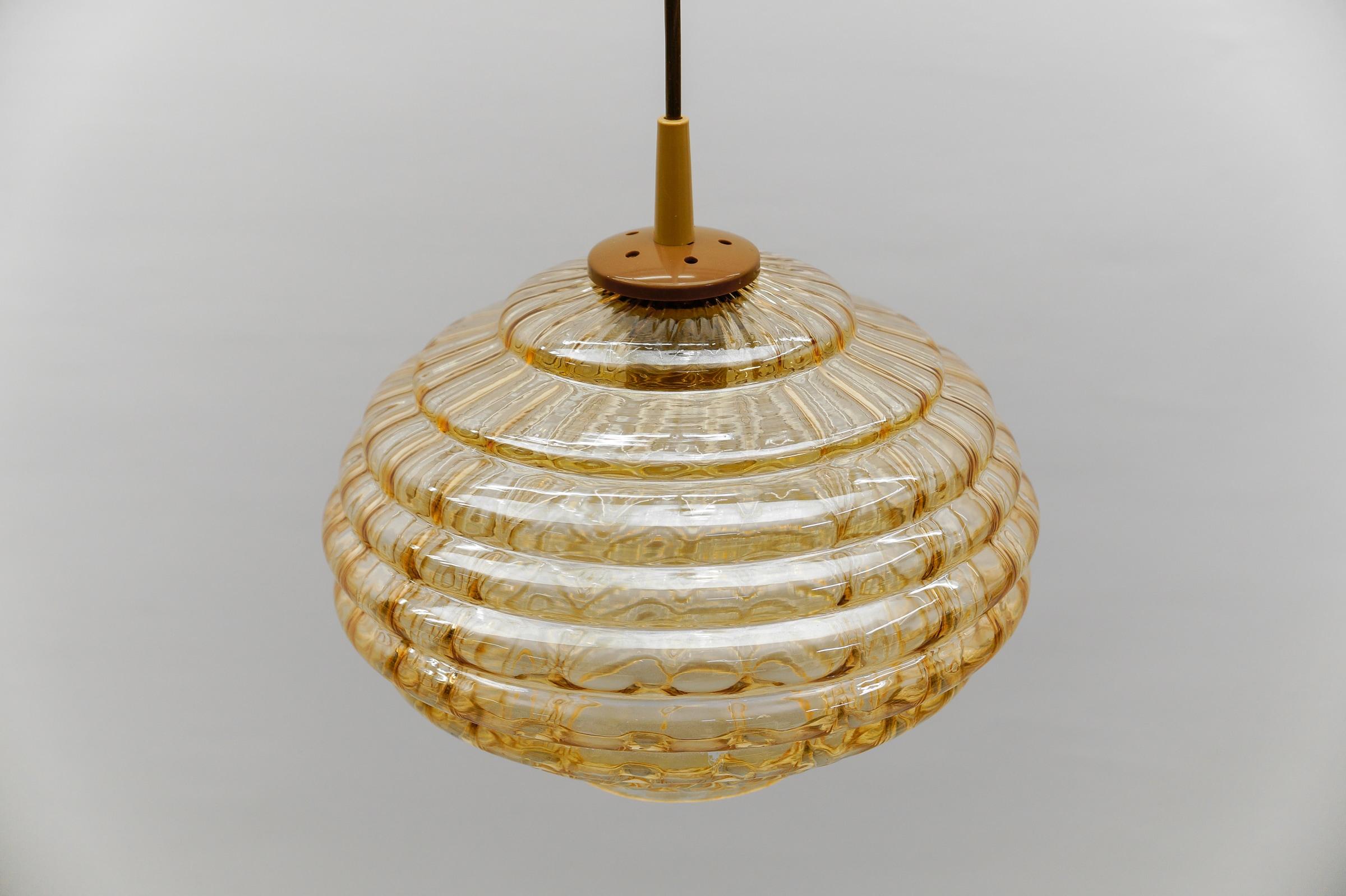 Lampada a sospensione in vetro ambrato Bee's Nest, Germania, 1960 in vendita 9