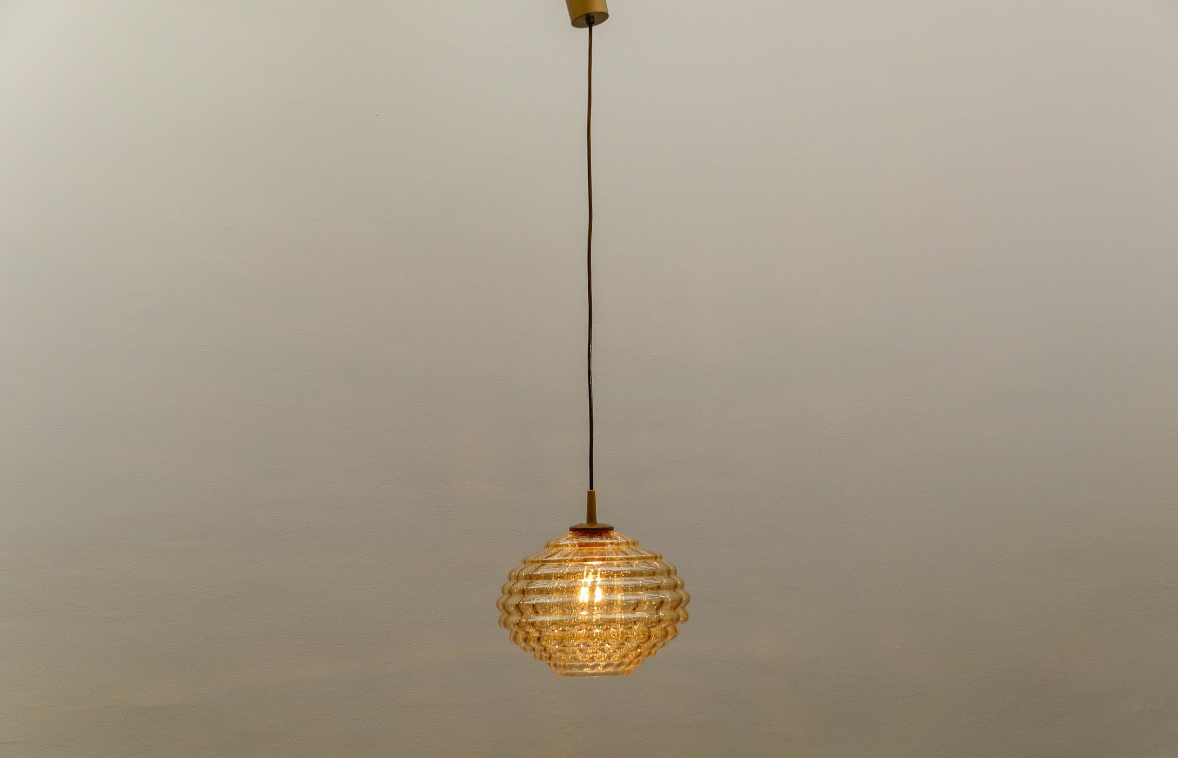 Lampada a sospensione in vetro ambrato Bee's Nest, Germania, 1960 in vendita 10