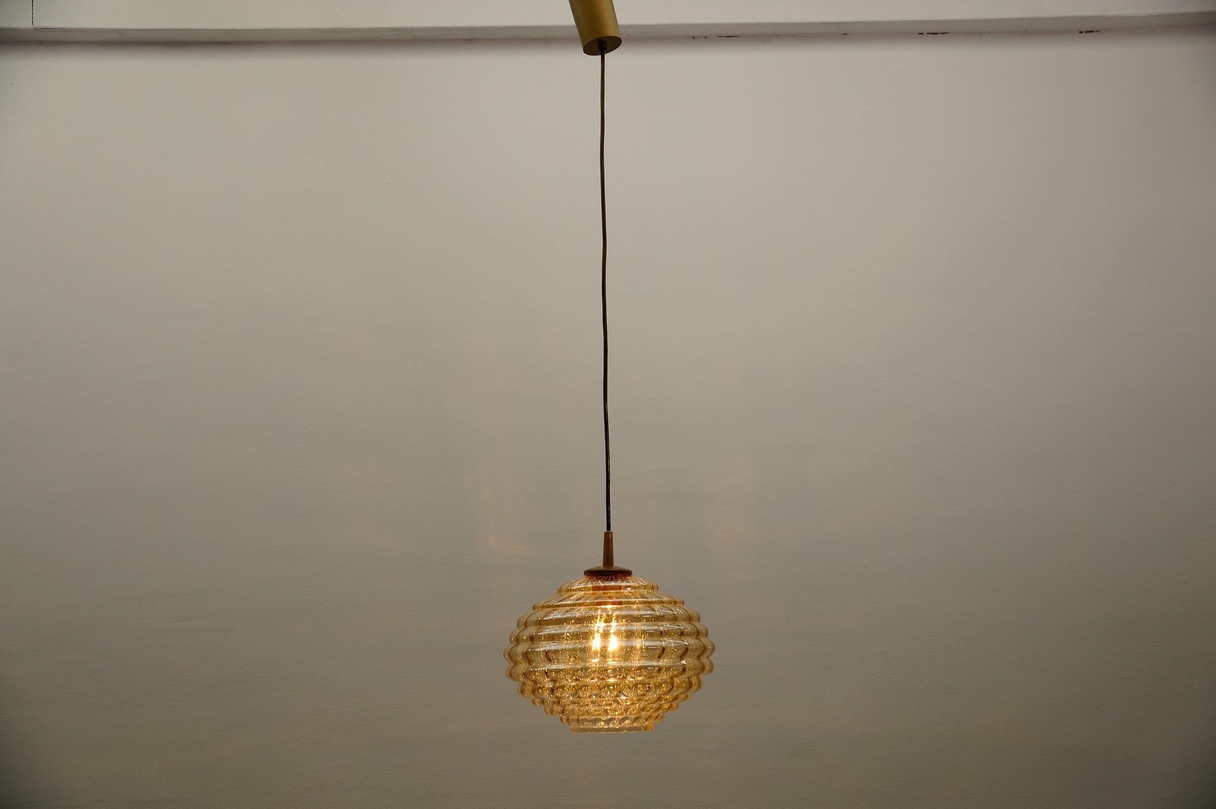 Mid-Century moderno Lampada a sospensione in vetro ambrato Bee's Nest, Germania, 1960 in vendita