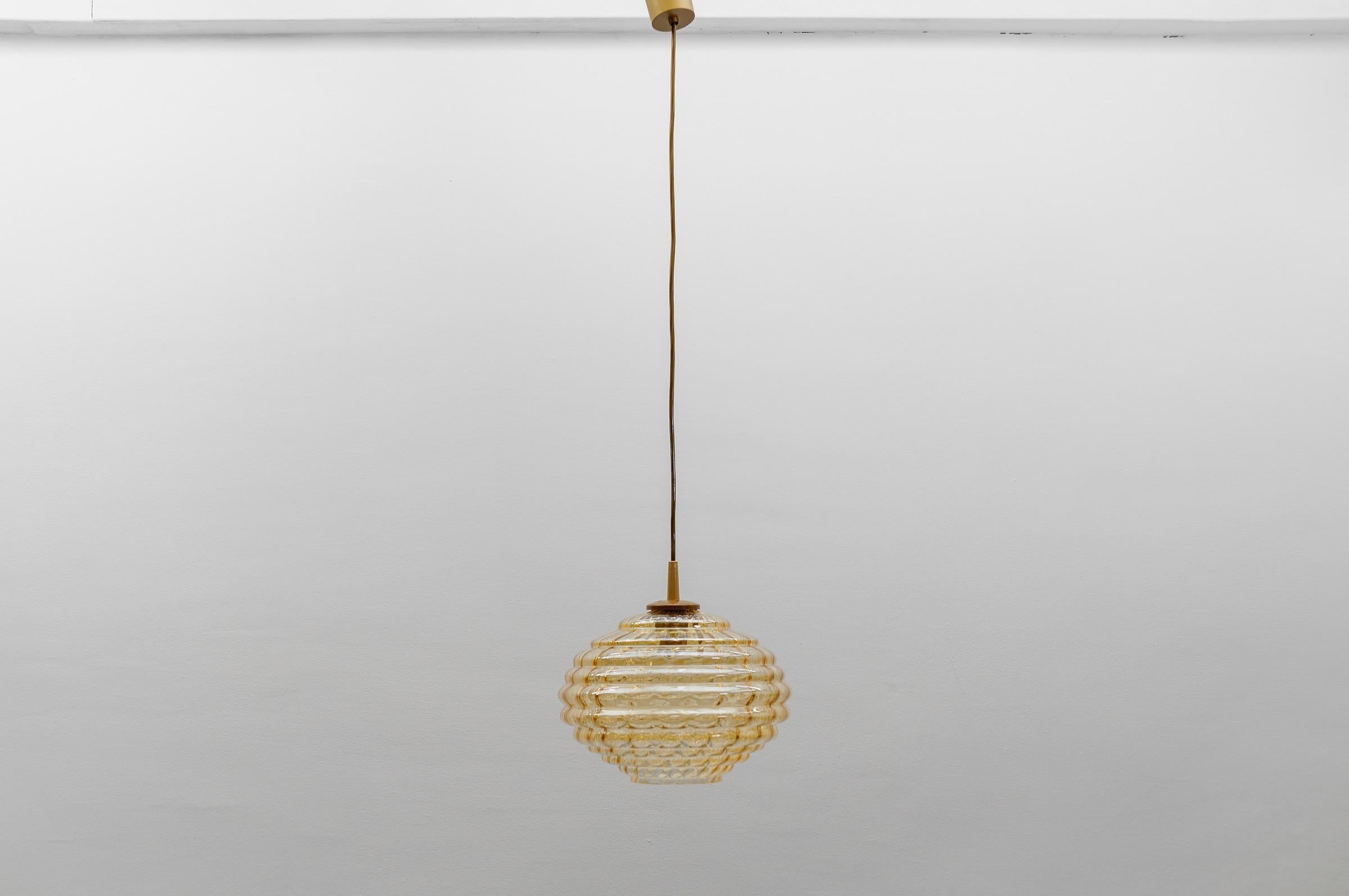 Tedesco Lampada a sospensione in vetro ambrato Bee's Nest, Germania, 1960 in vendita