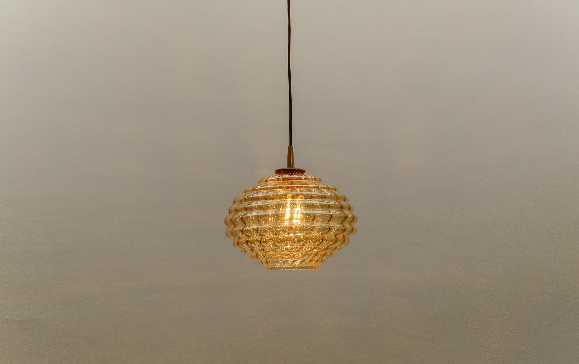 Vetro Lampada a sospensione in vetro ambrato Bee's Nest, Germania, 1960 in vendita