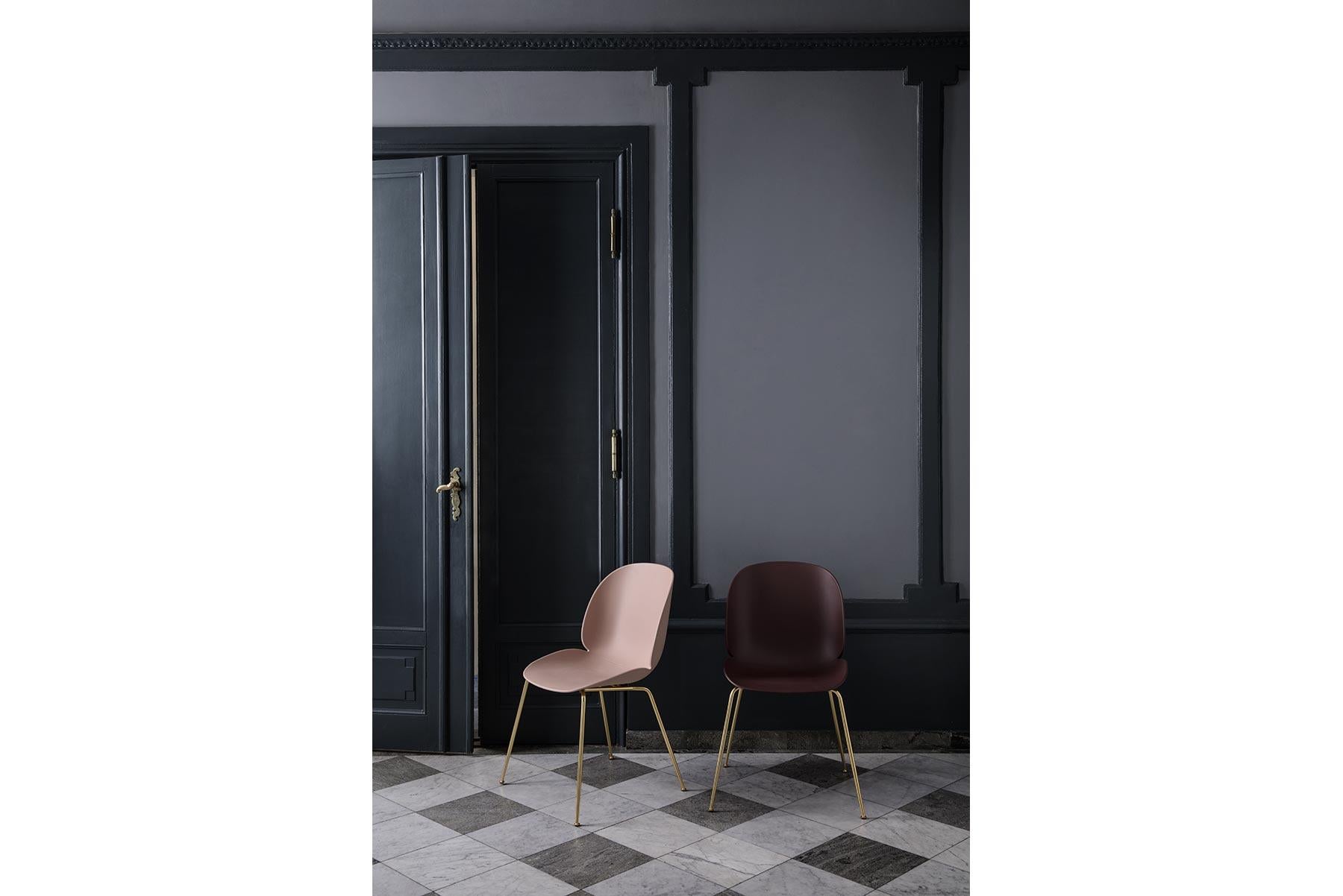 Esszimmerstuhl mit Käfer, Sitz gepolstert, konischer Sockel, Halbmatt Messing im Angebot 1