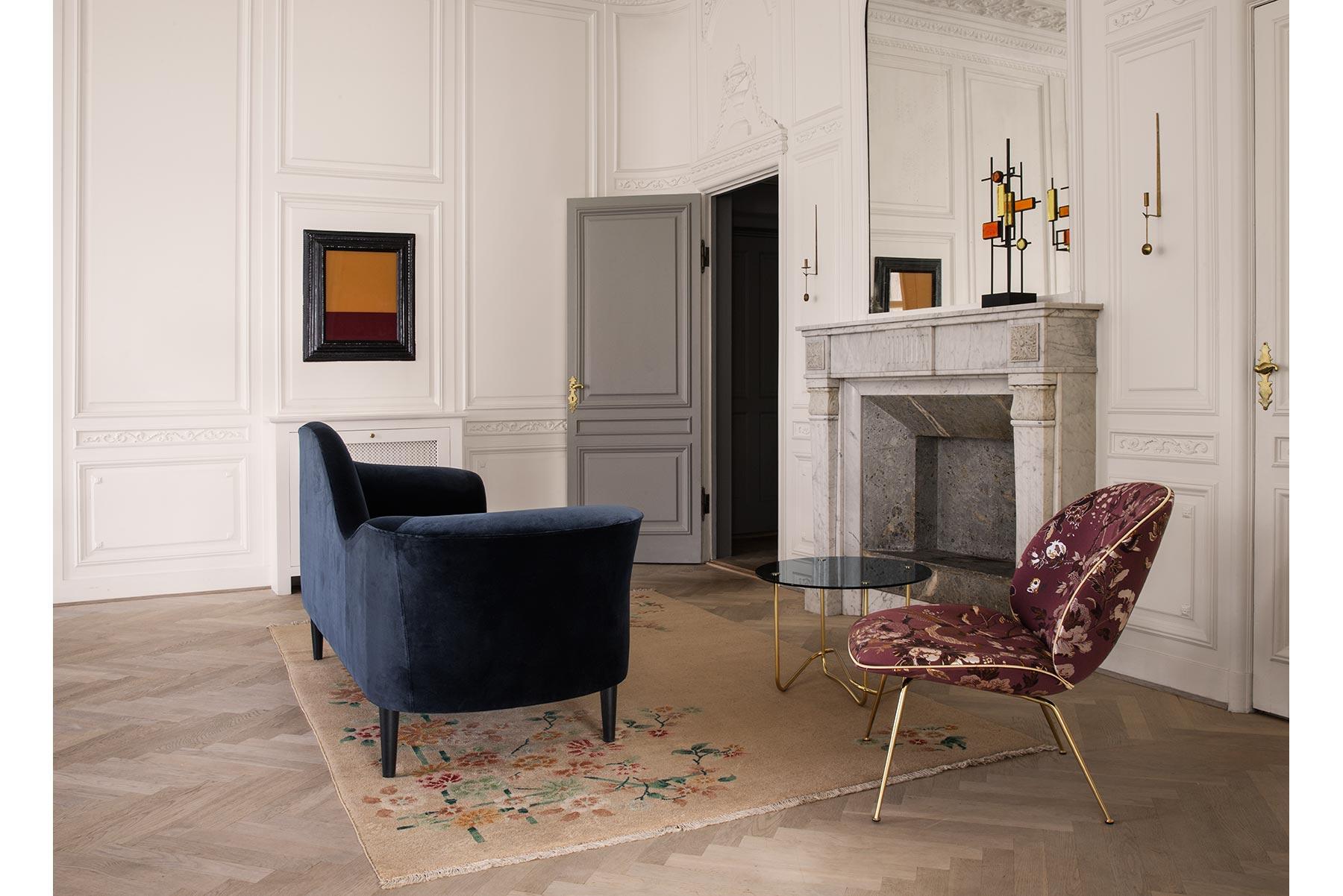 Fauteuil de salon coccinelle, entièrement tapissé, base à 4 étoiles, noir mat Excellent état - En vente à Berkeley, CA