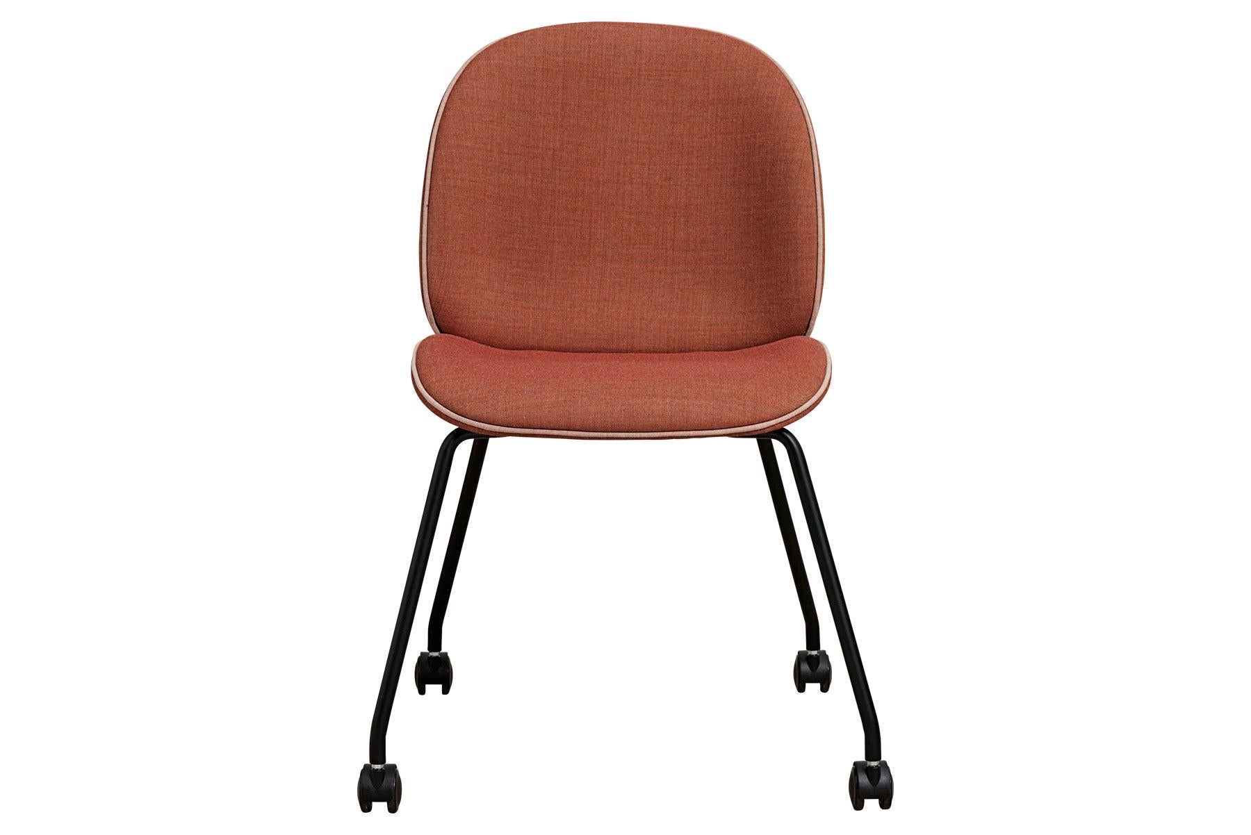 Peint Chaise de réunion en forme de scarabée, entièrement tapissée, 4 pieds avec roulettes en vente