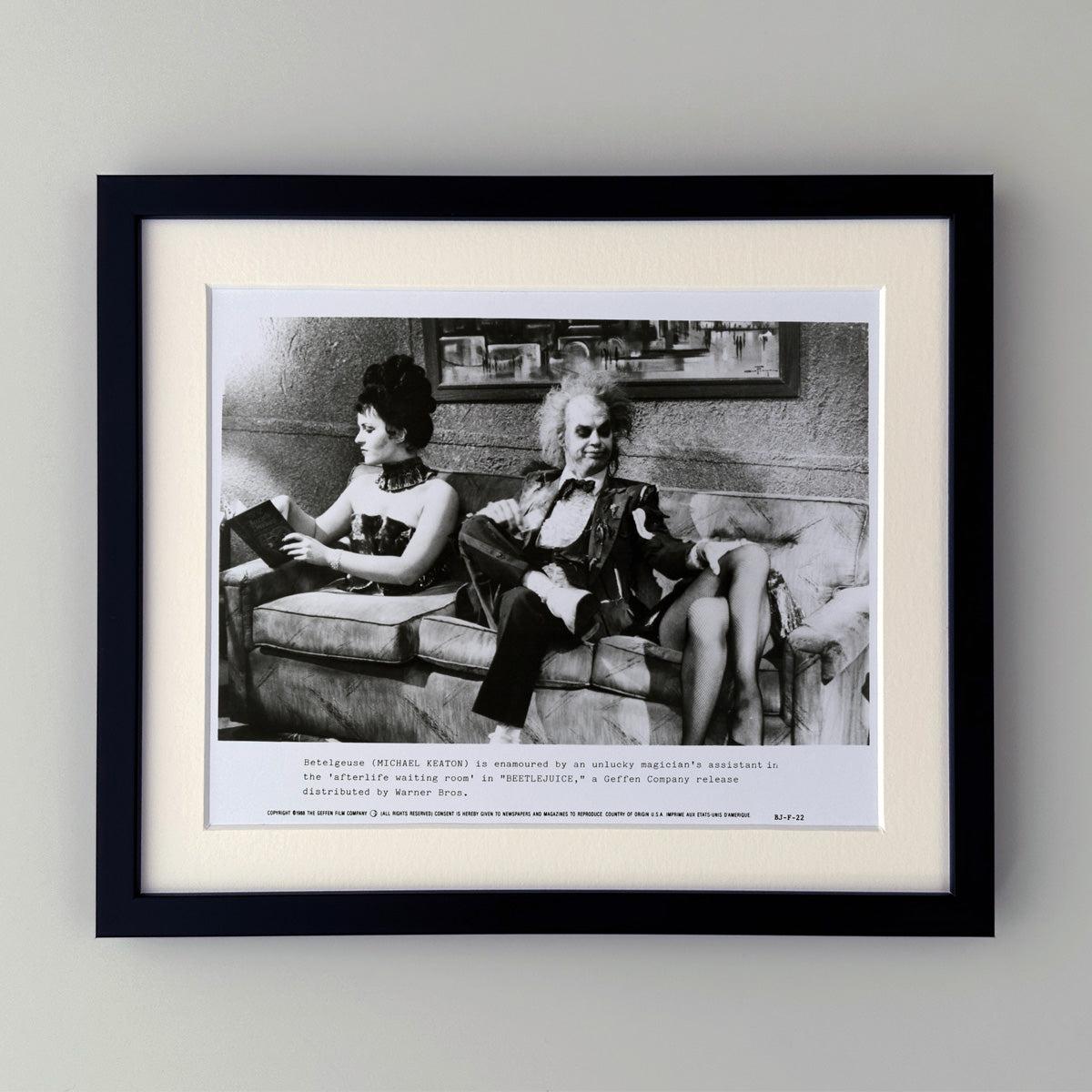  Beetlejuice, Beetlejuice, Beetlejuice ! Photo publicitaire originale de 8x10 pouces pour Beetlejuice (1988) avec une superbe image de Michael Keaton dans le rôle de Bételgeuse.

Les photos de publicité (film/production) ont été créées pour aider