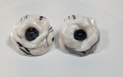 Polimero Camelia bianco e nero  Orecchini con chiusura in argento galvanizzato