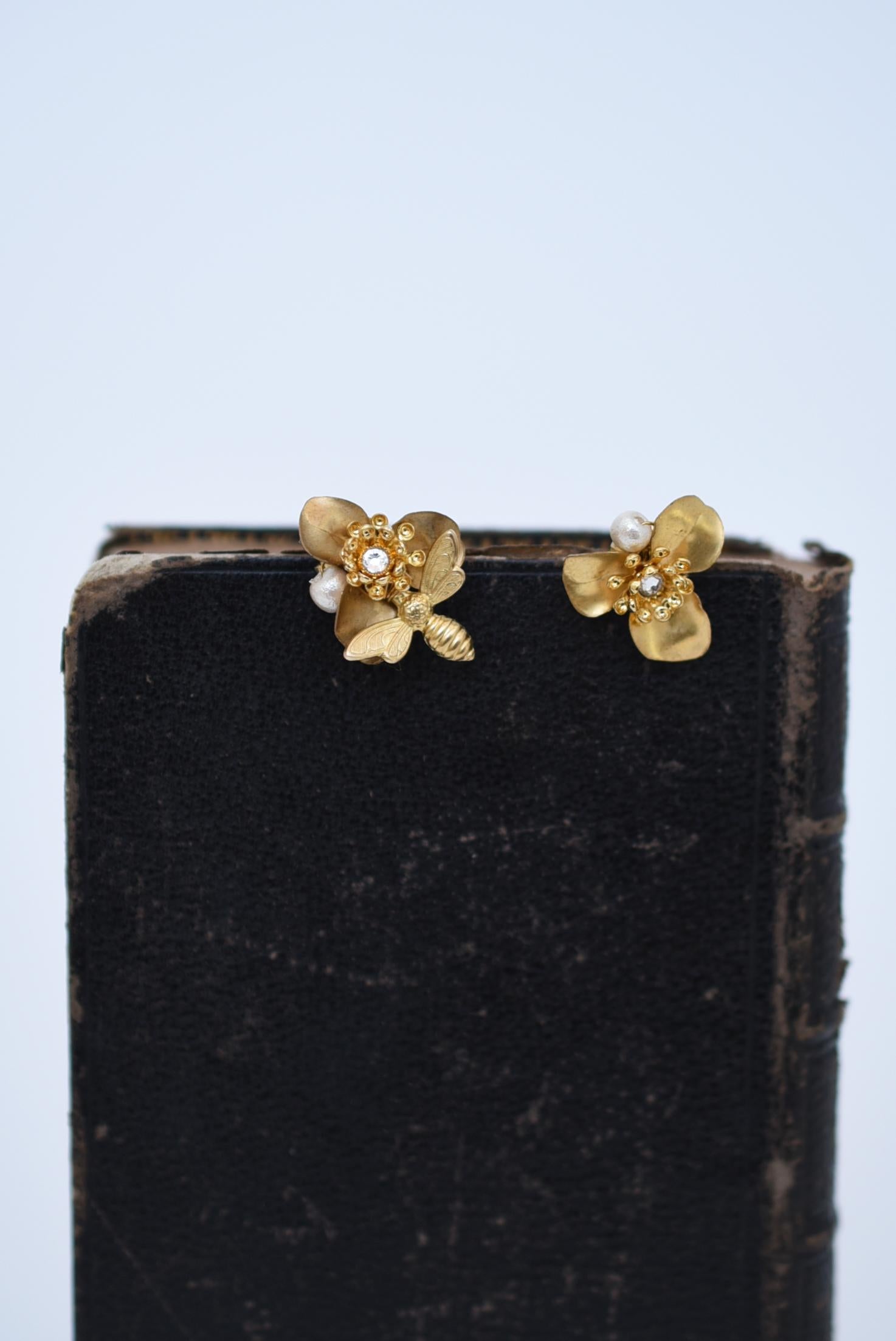 begonia mit Bienen-Kronleuchter-Ohrring (2way)/Vintage-Schmuck, 1970er Jahre (Kunsthandwerker*in) im Angebot