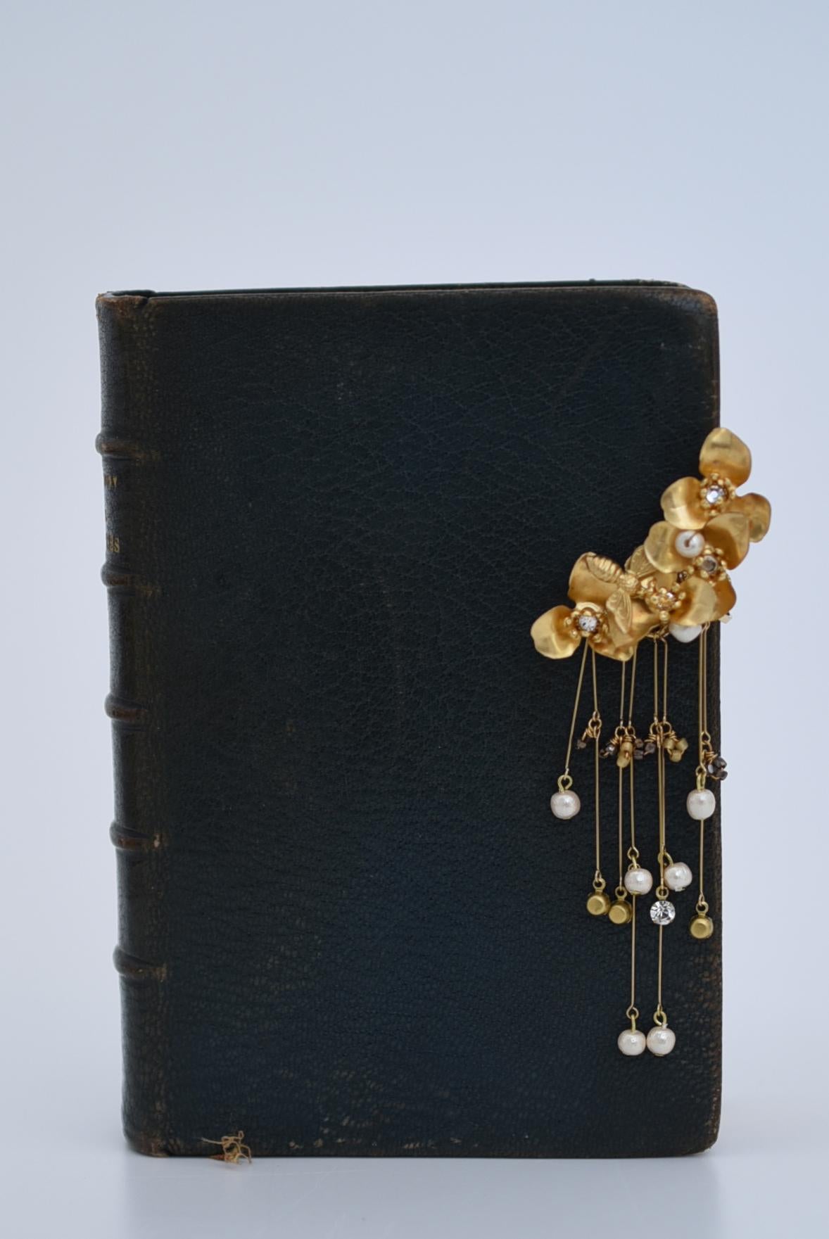 begonia mit Perlen-Ohrclips  Vintage-Schmuck, 1970er-Jahre Vintage-Teile im Zustand „Neu“ im Angebot in Sammu shi, JP