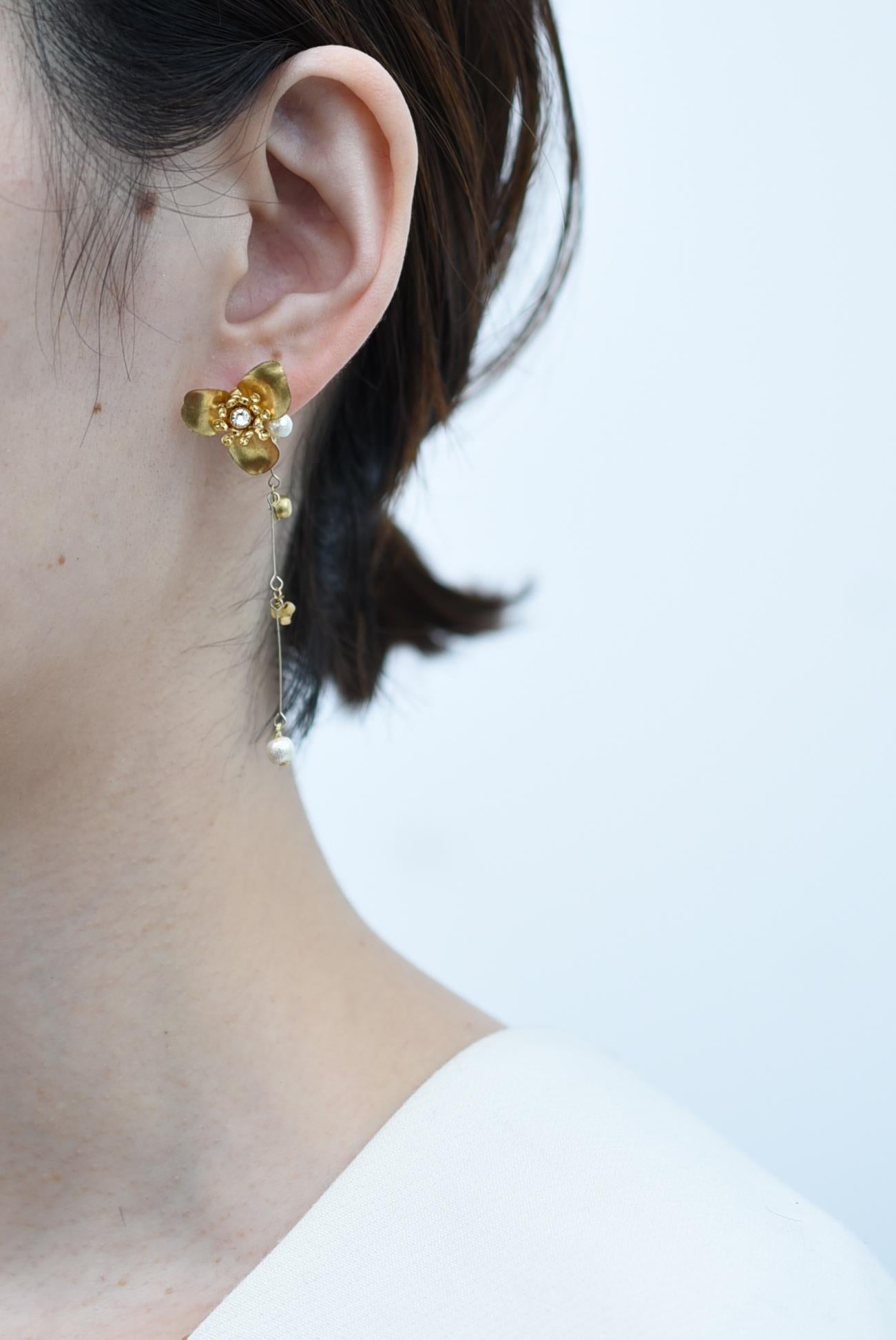 begonia with bee line earring (2way) /  / vintage jewelry , 1970's vintage parts For Sale 3