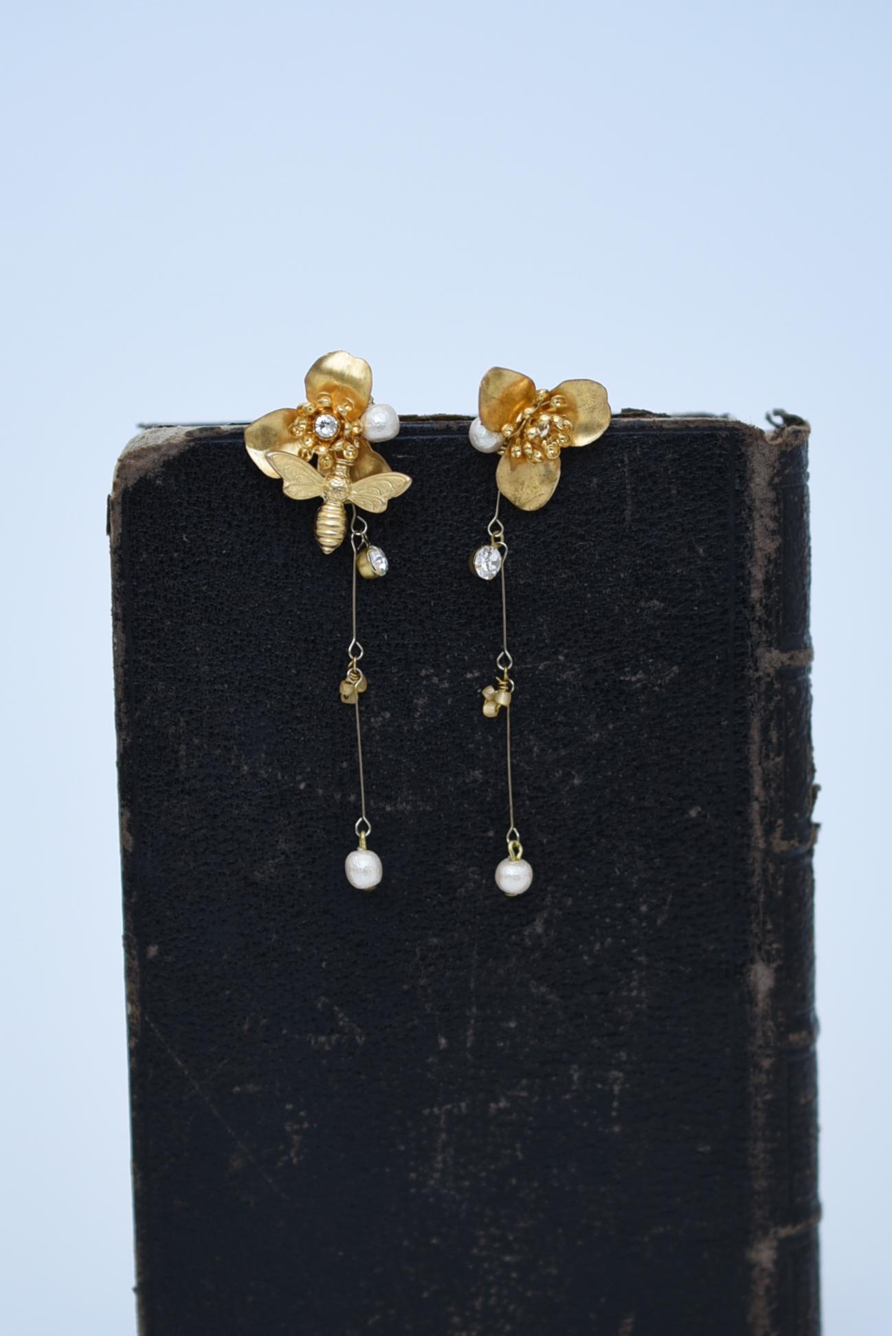 begonia with bee line earring (2way) /  / vintage jewelry , 1970's vintage parts For Sale 1