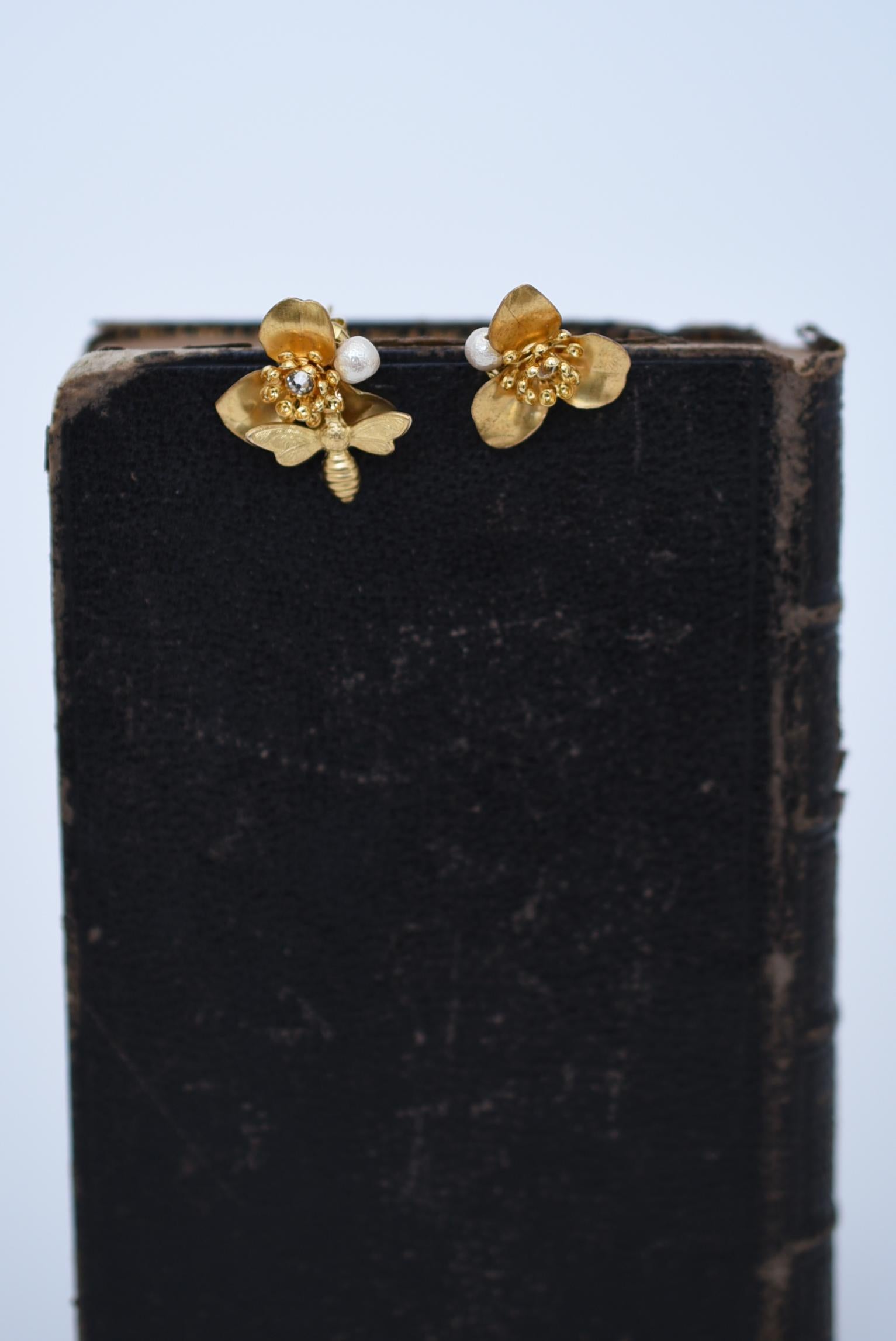 begonia with bee line earring (2way) /  / vintage jewelry , 1970's vintage parts For Sale 2