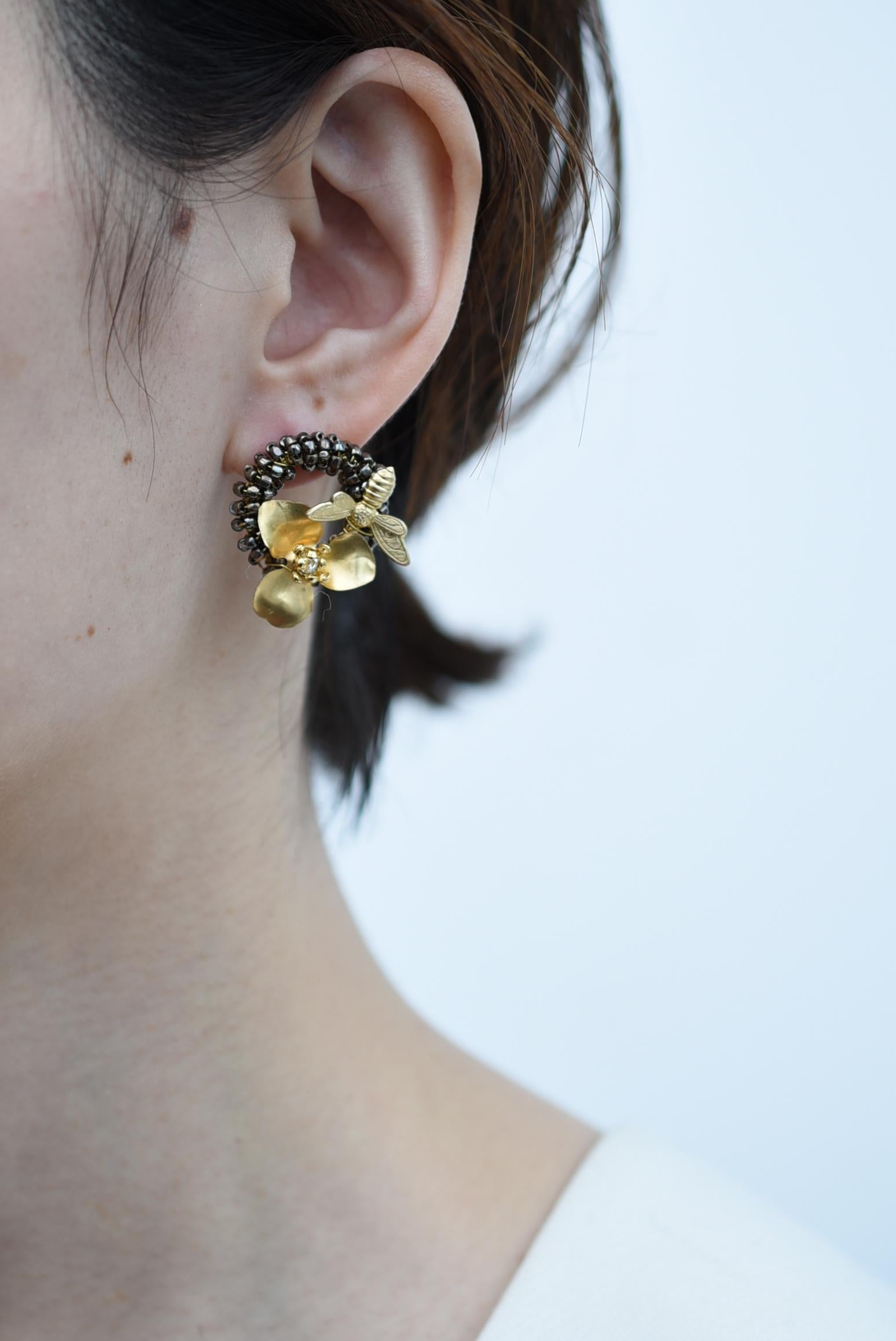 begonia with bee round earring /  / vintage jewelry , 1970's vintage parts For Sale 1