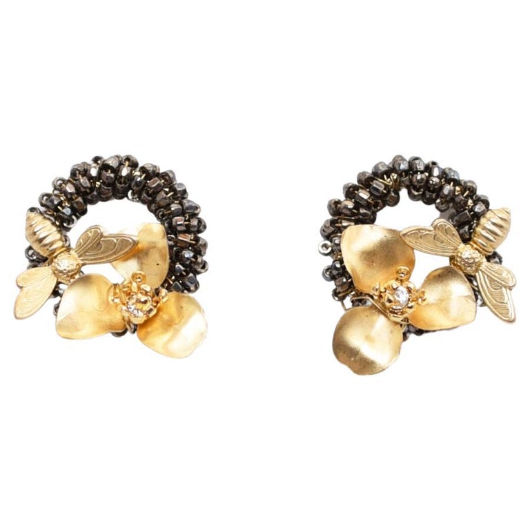 begonia with bee round earring / / vintage jewelry , 1970's vintage