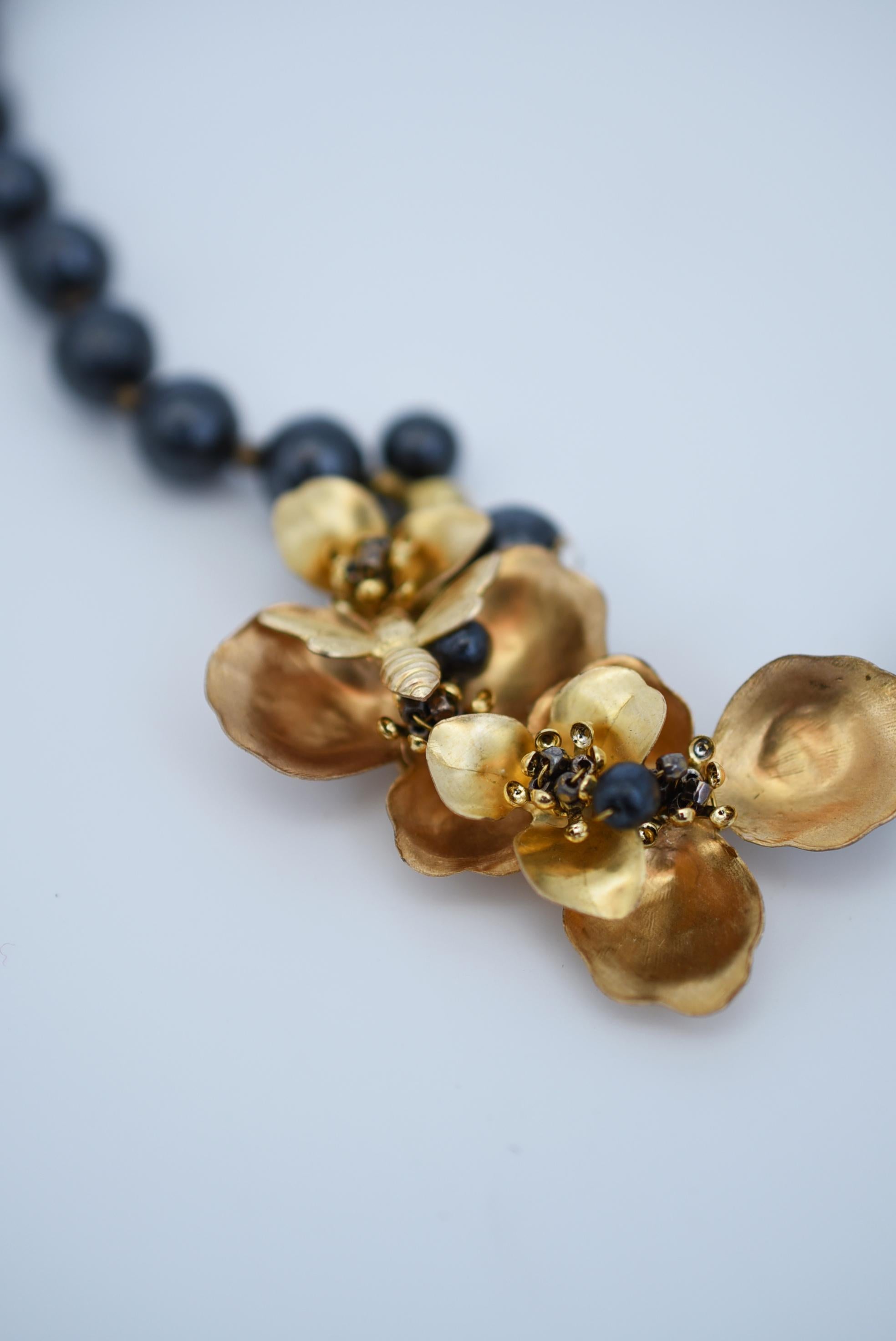 Artisan begonia with bee short necklace (black)  / vintage jewelry For Sale