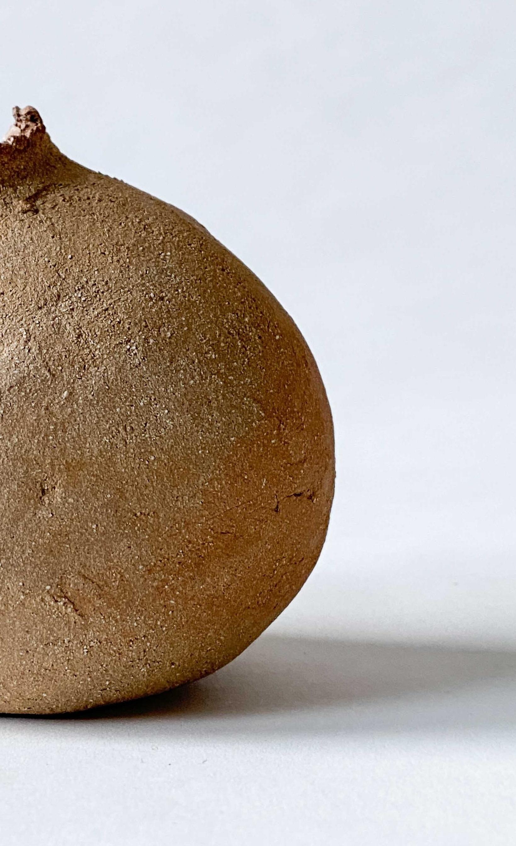 Moderno Behind The Radiator Decorative Ceramic Vase by Lillian Tørlen in vendita