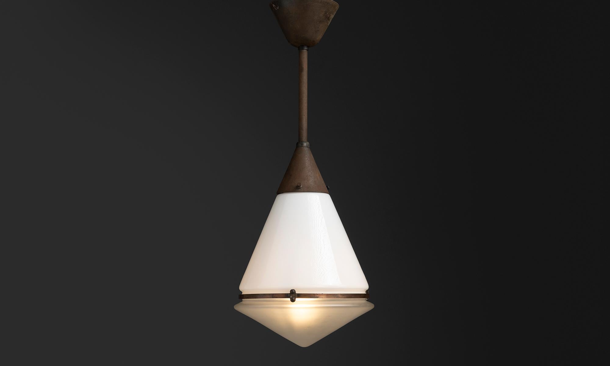 Tedesco Ciondolo conico Behrens, Germania, 1920 circa in vendita