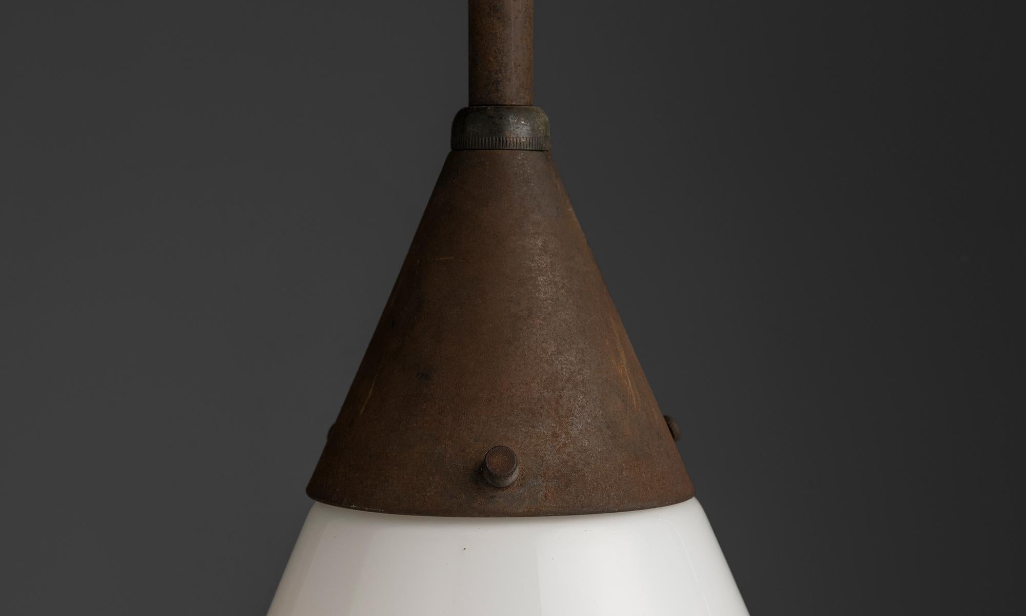 Inizio XX secolo Ciondolo conico Behrens, Germania, 1920 circa in vendita