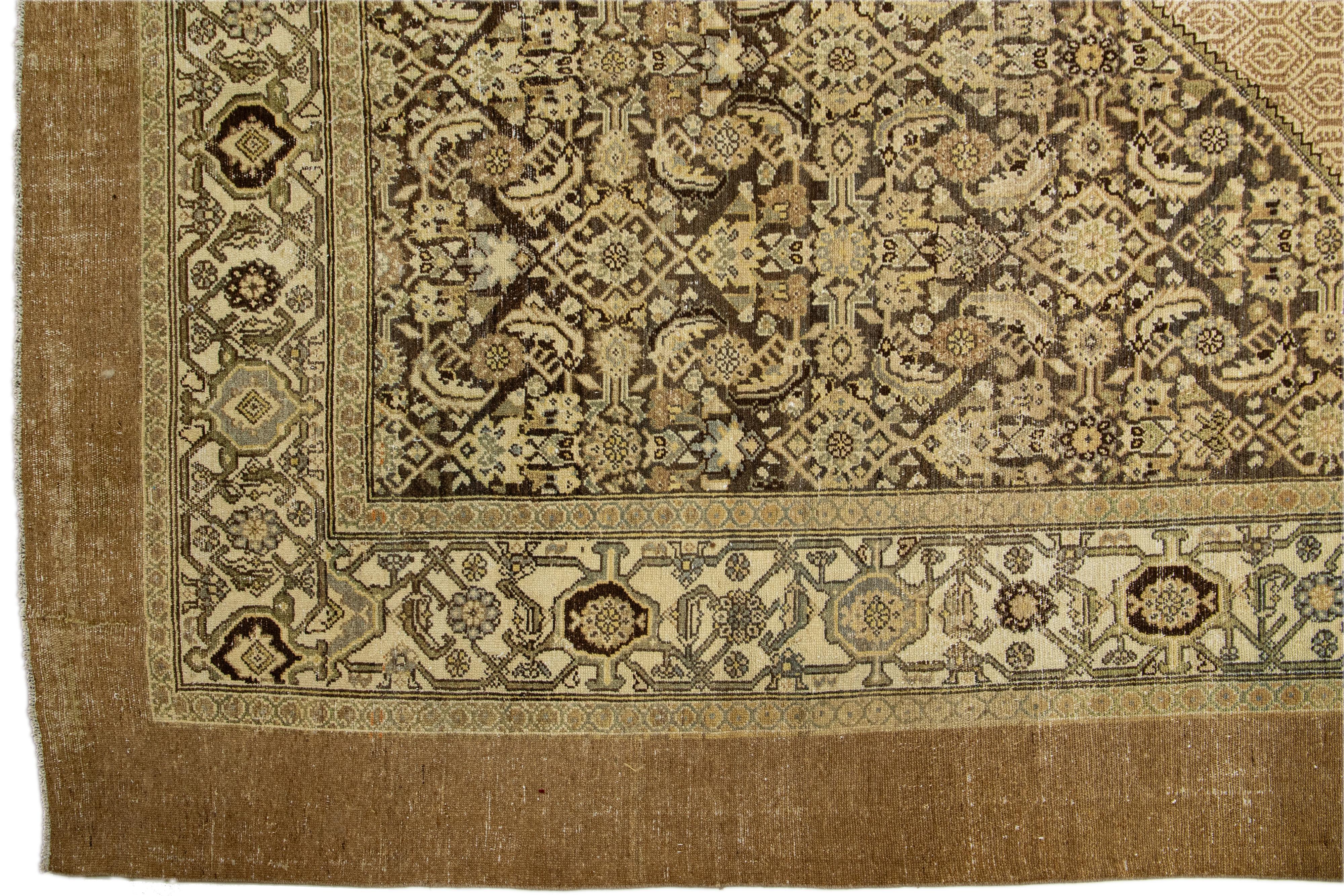 Beige 1900s Hamadan Persian Gallery Wool Rug with Medallion Design  In Excellent Condition For Sale In Norwalk, CT