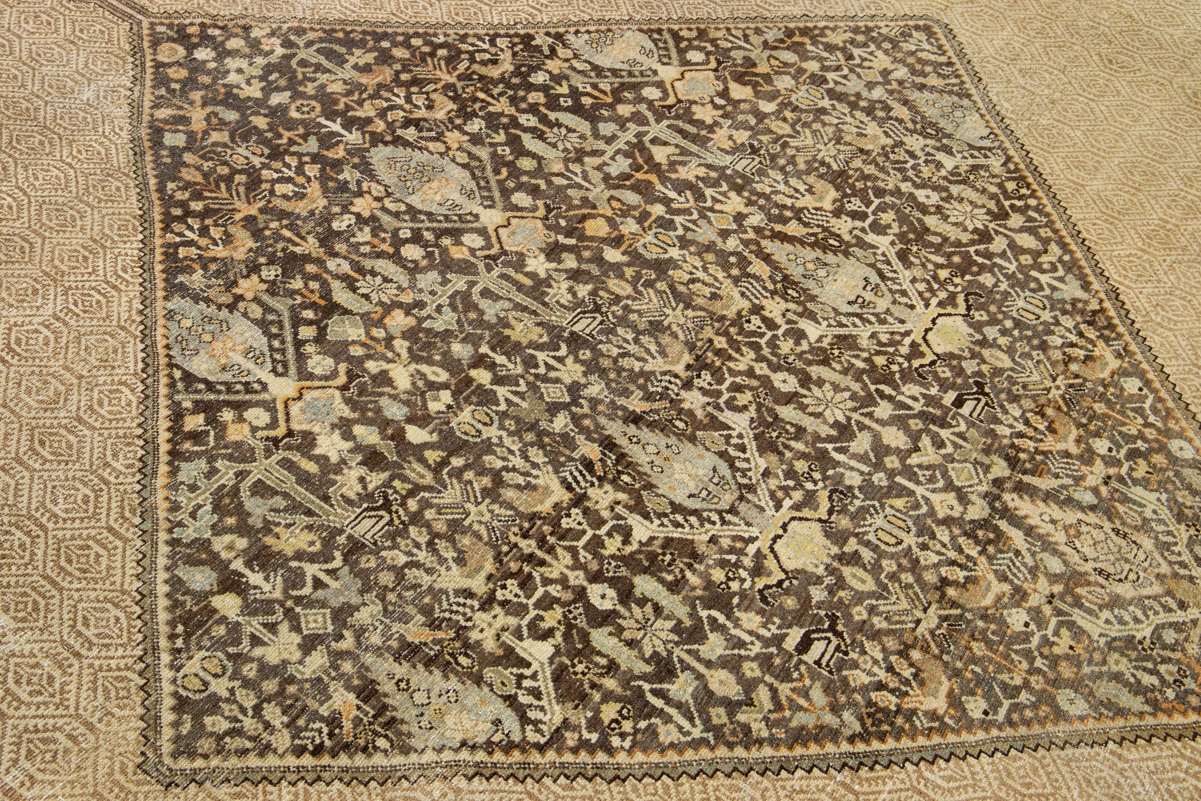 Beige 1900s Hamadan Persian Gallery Wool Rug with Medallion Design  For Sale 1