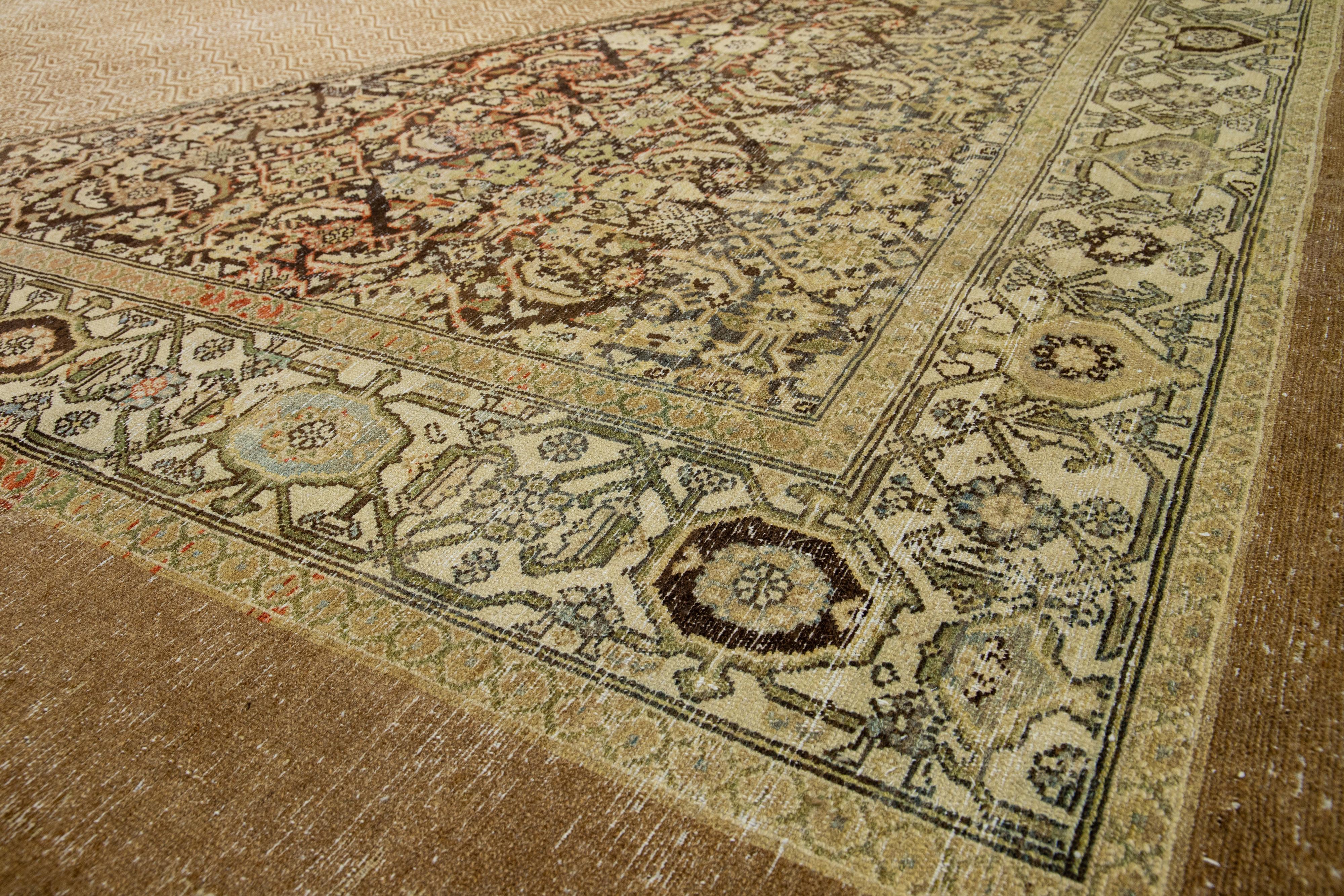 Beige 1900s Hamadan Persian Gallery Wool Rug with Medallion Design  For Sale 2