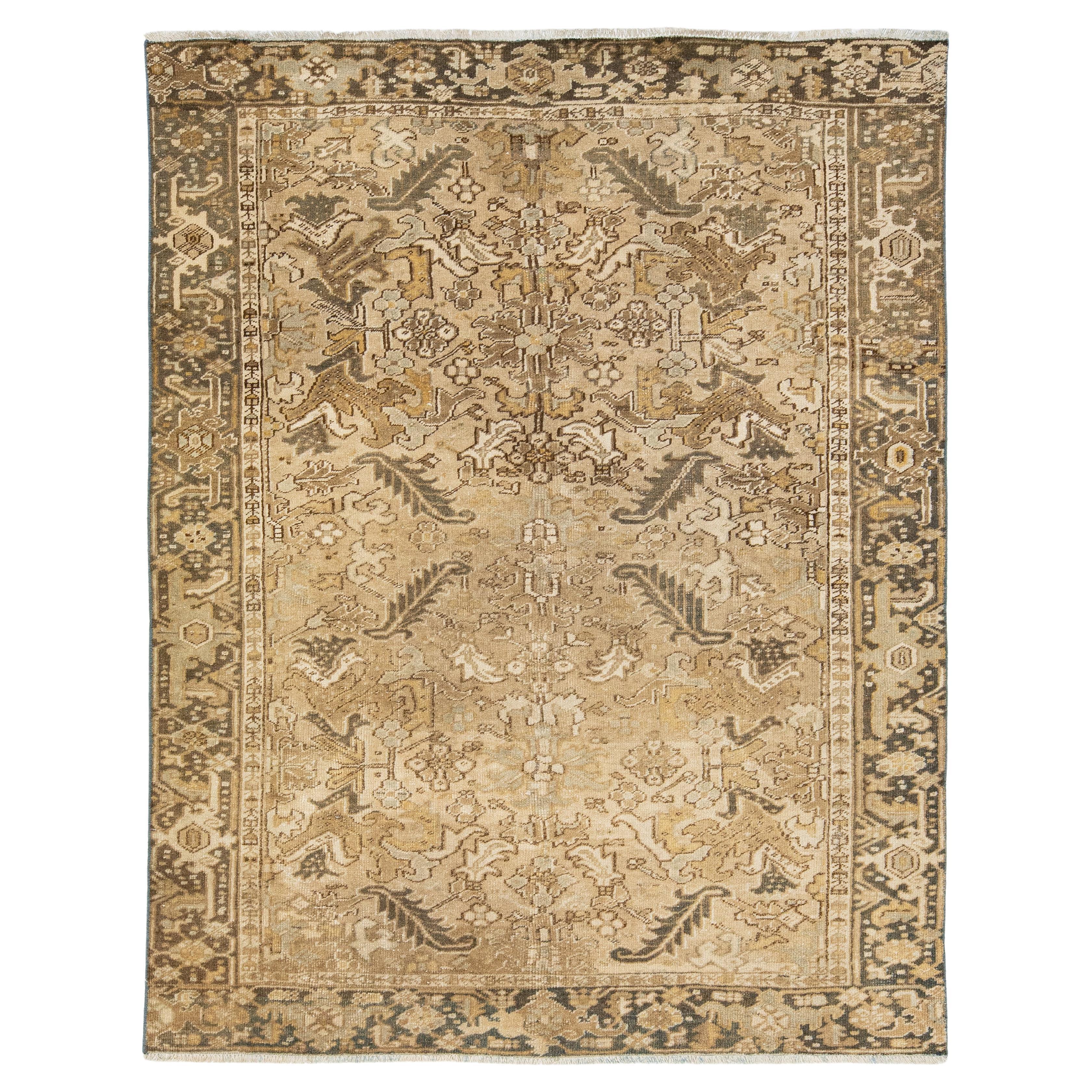 Beige 1920er handgefertigter Wollteppich Persisch Heriz mit Allover-Muster