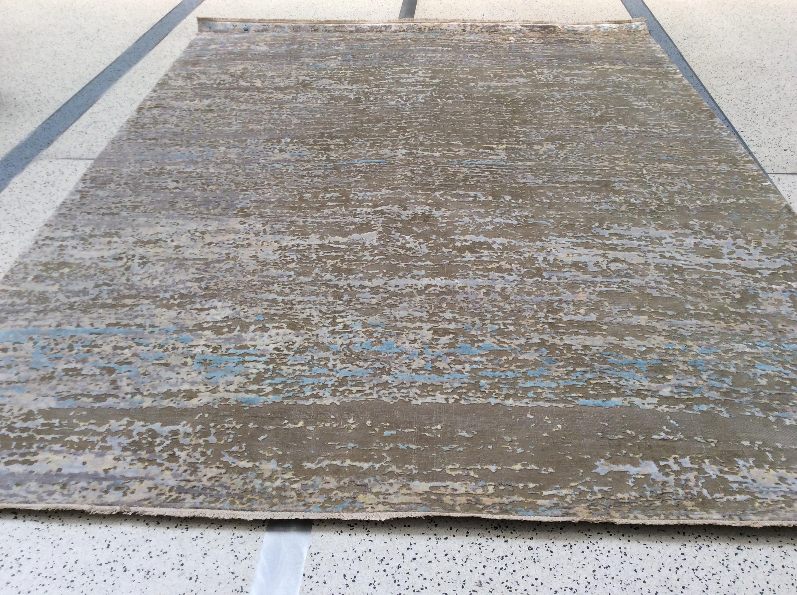 Beige and Blue Abstract Area Rug In New Condition For Sale In Los Angeles, CA