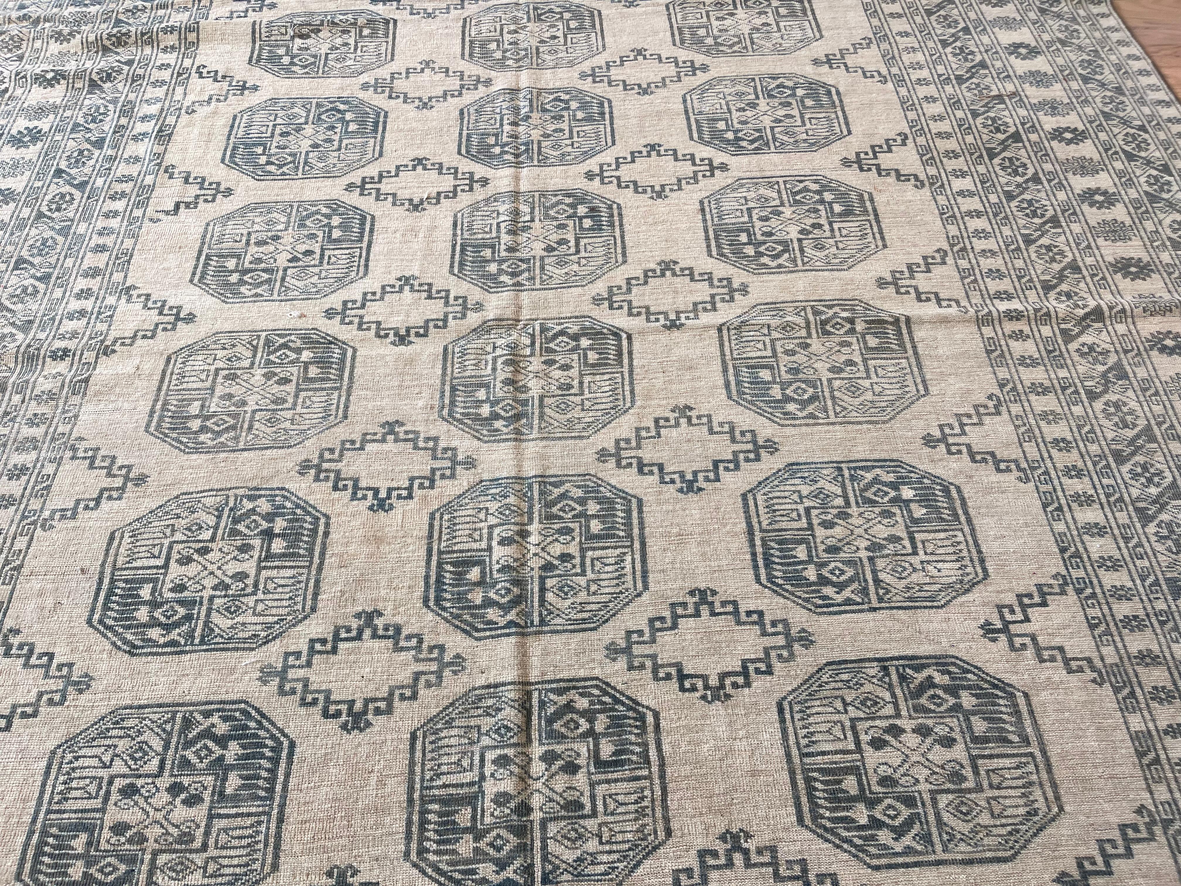 Tappeto turco beige e blu con design Khotan in vendita 1
