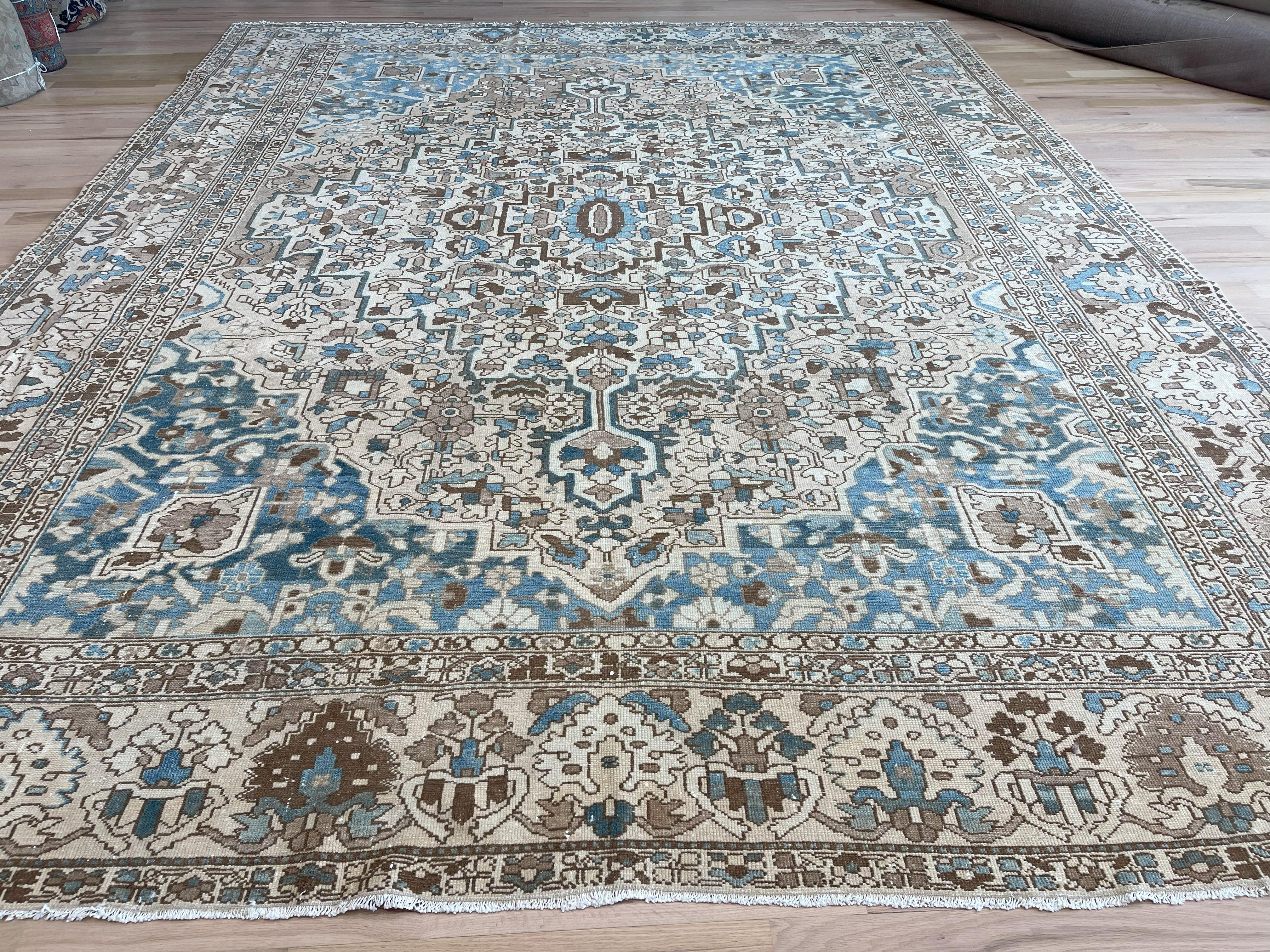 Alfombra Persa Bakhtiari Beige y Azul Semi-Antigua en venta 2