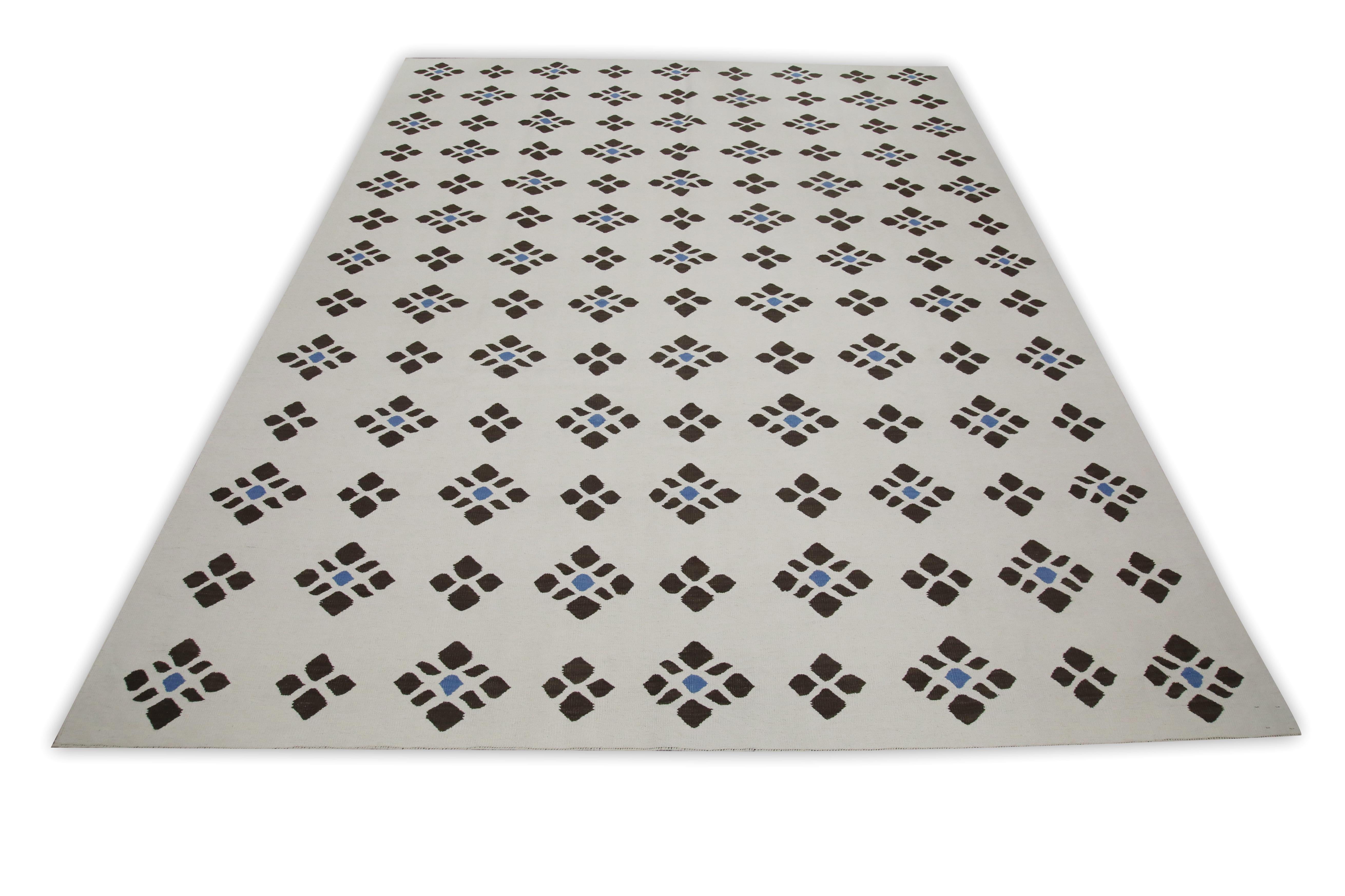 Beige and Brown Geometric Design Modern Flatweave Handmade Wool Rug In New Condition For Sale In Houston, TX