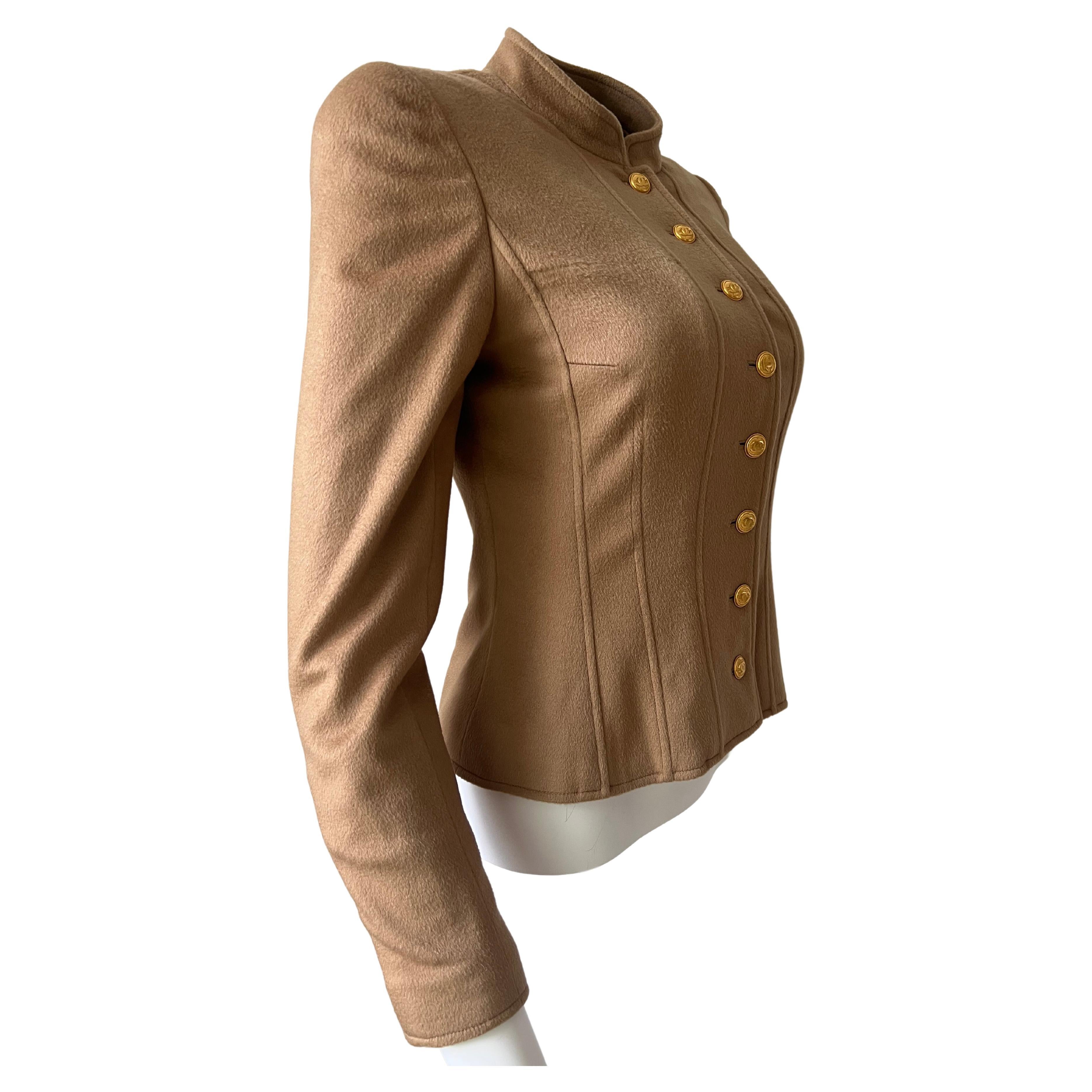 Chanel - Robe d'officier vintage en cachemire beige et or en vente 5