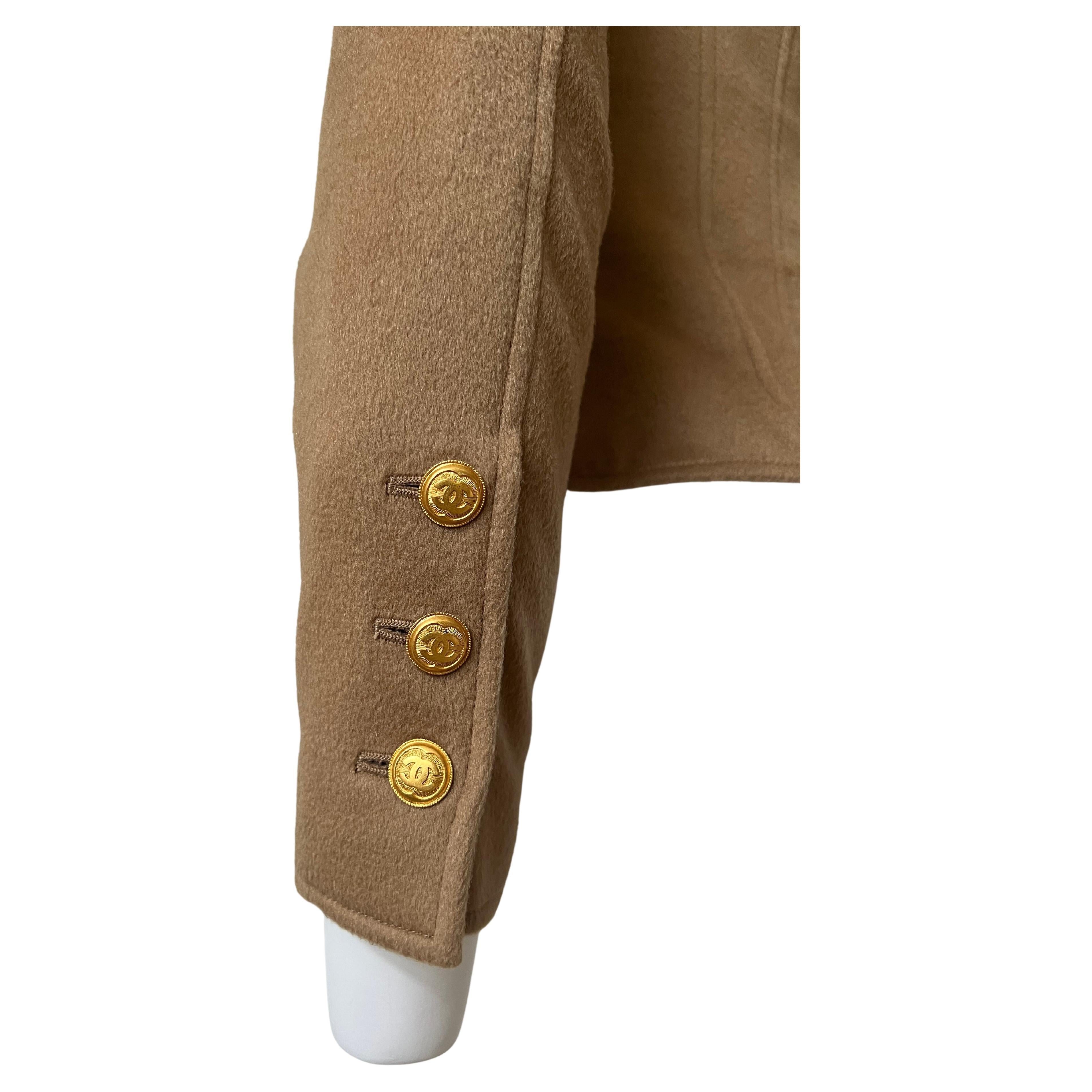 Marron Chanel - Robe d'officier vintage en cachemire beige et or en vente