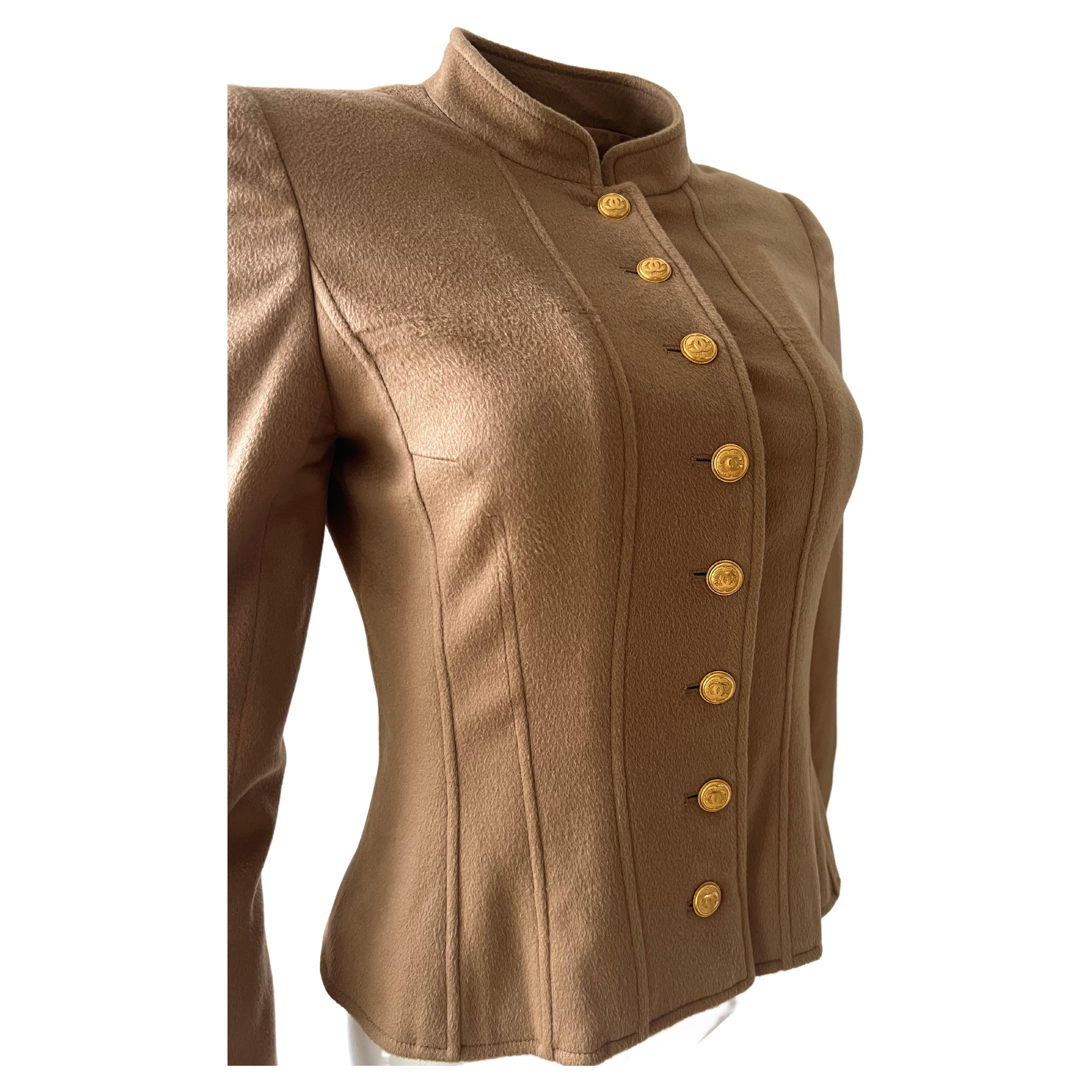Chanel - Robe d'officier vintage en cachemire beige et or en vente 4